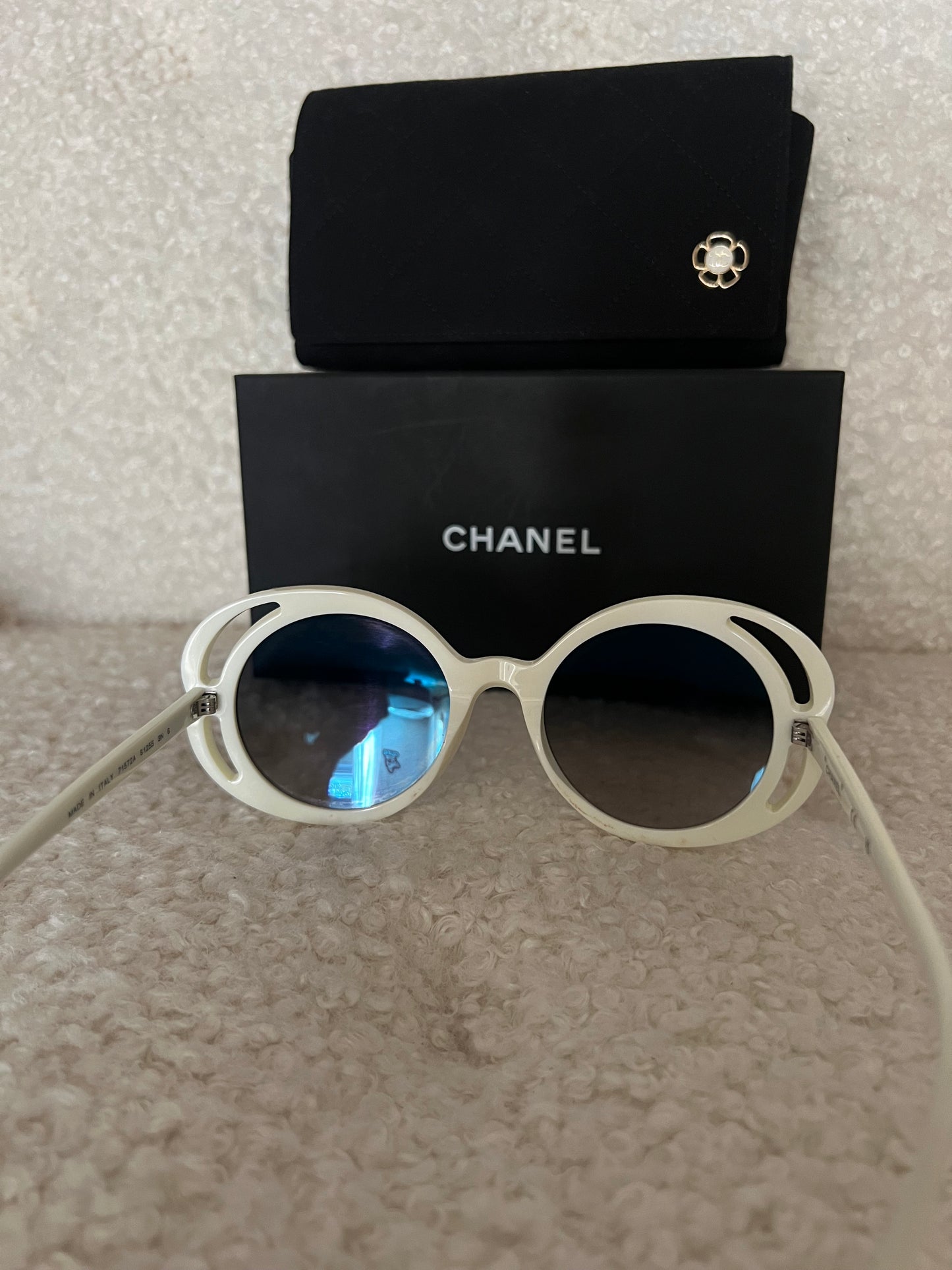 Pre-owned CHANEL Camelia sunglasses