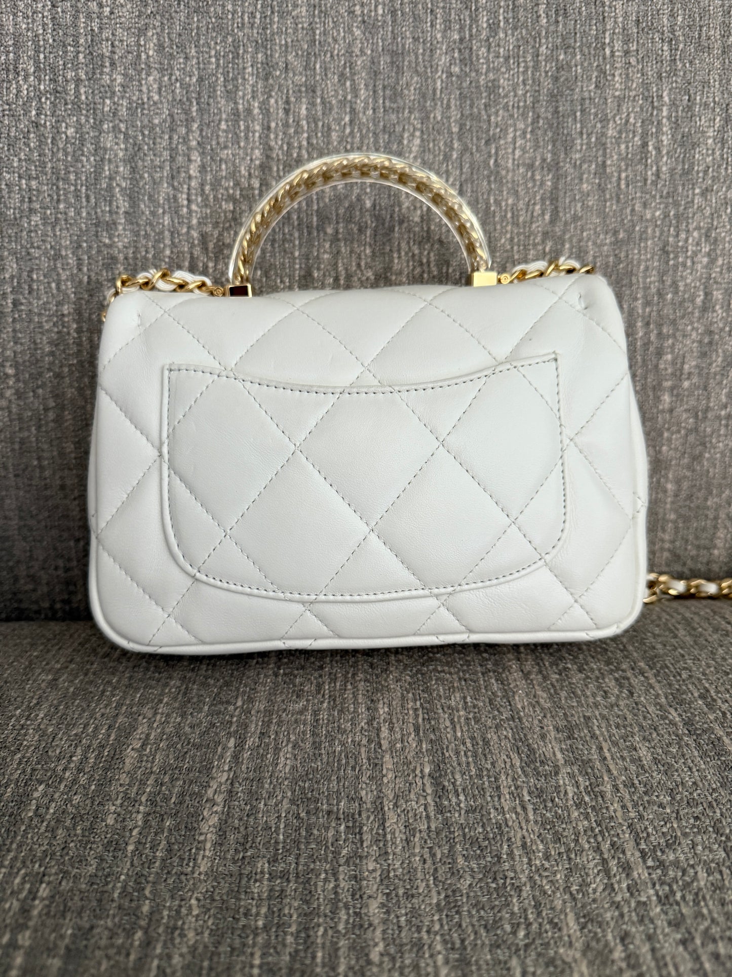 Pre-owned CHANEL white leather gold hardware