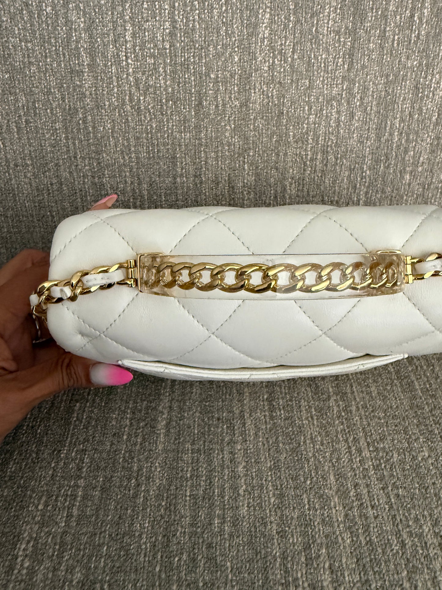 Pre-owned CHANEL white leather gold hardware