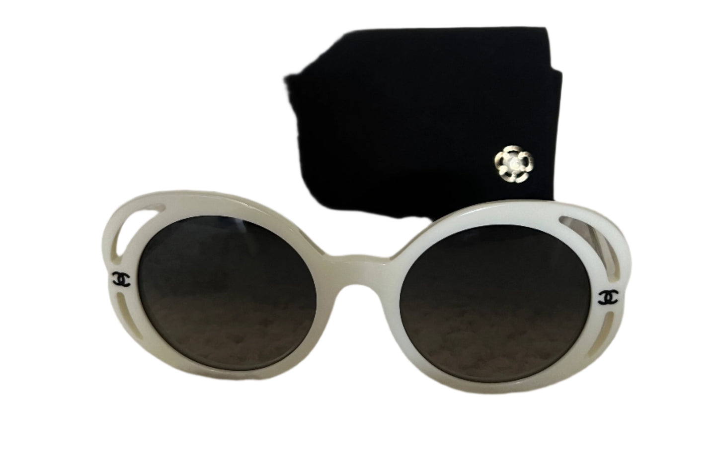 Pre-owned CHANEL Camelia sunglasses