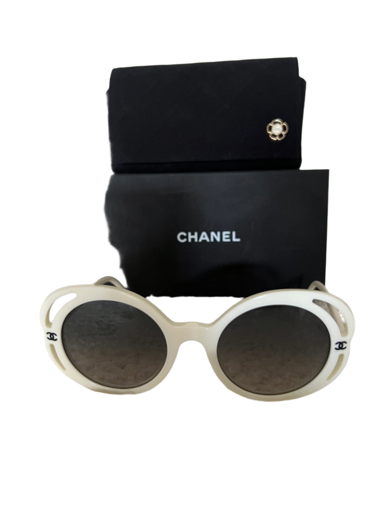 Pre-owned CHANEL Camelia sunglasses