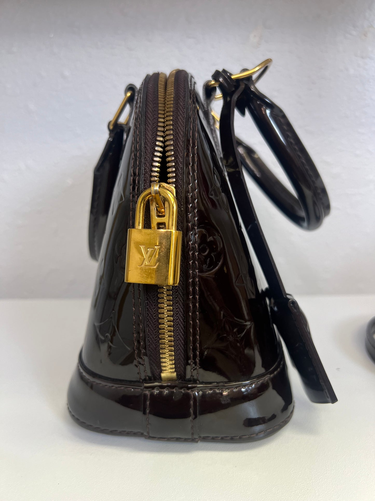 Pre-owned Louis Vuitton Alma BB vernis amaranto