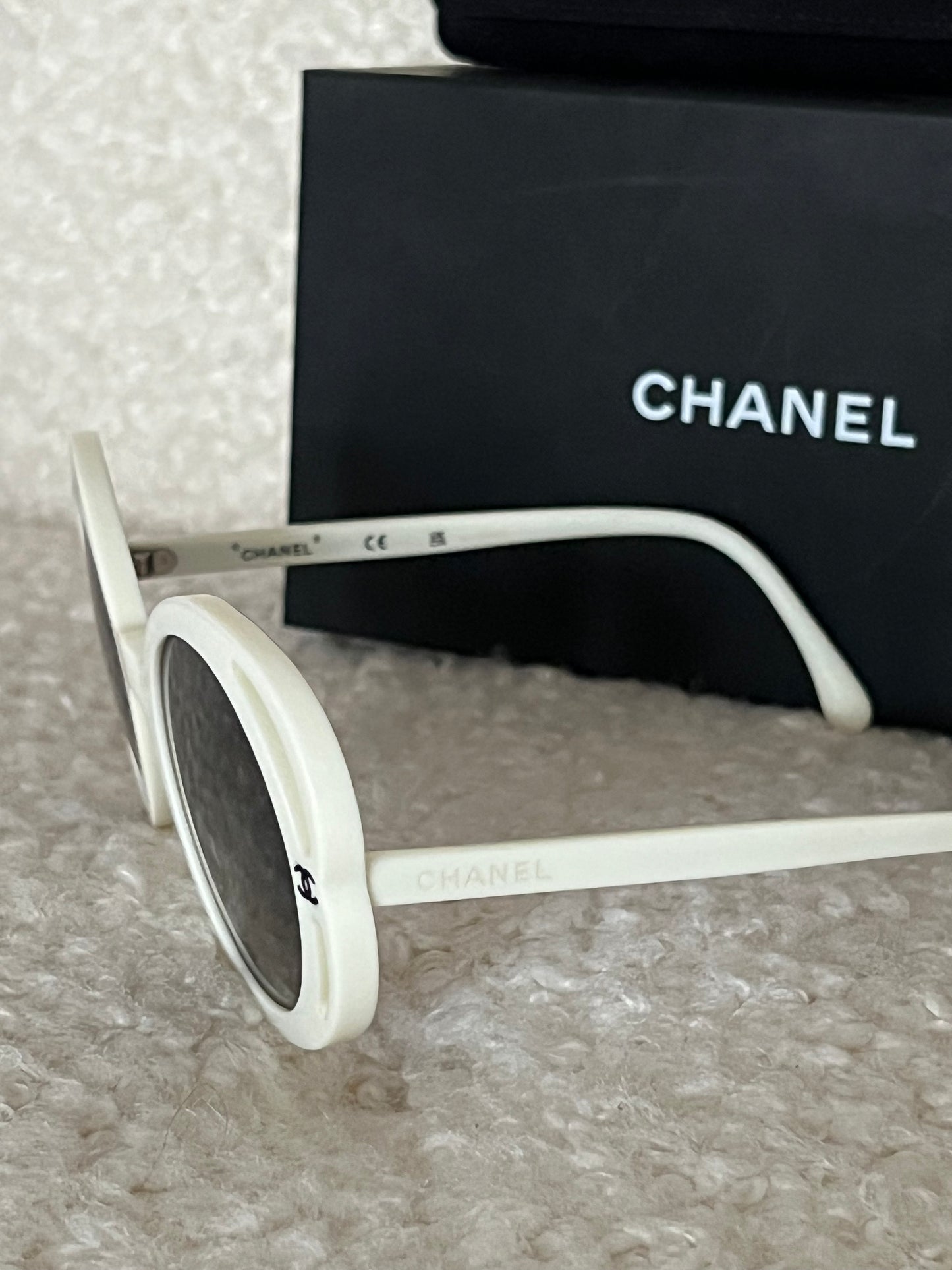 Pre-owned CHANEL Camelia sunglasses