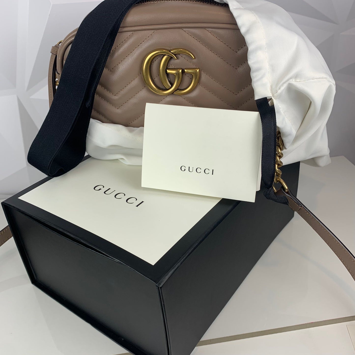 Pre-owned GUCCI Marmont beige leather with box and dustbag