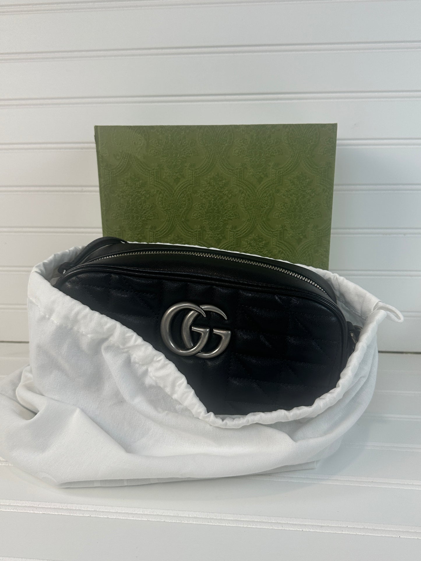 Pre-owned GUCCI Marmont Black Leather with Silver Logo _215