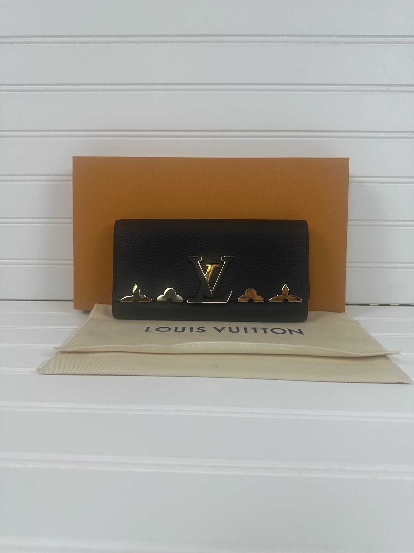 Pre-owned LOUIS VUITTON Capucines Compact Wallet Black _236