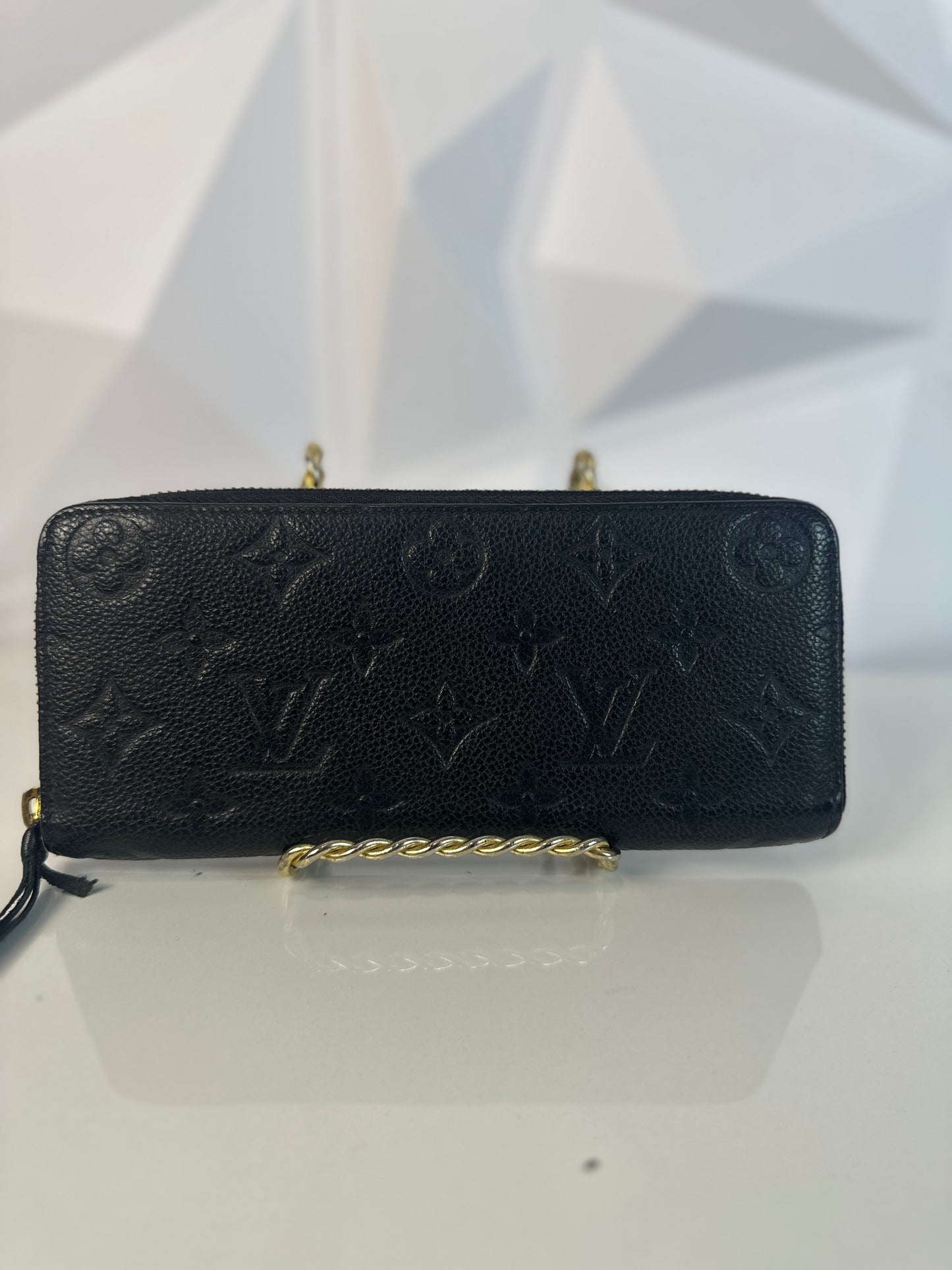 Pre-owned LOUIS VUITTON Clemence wallet in black leather with zipper