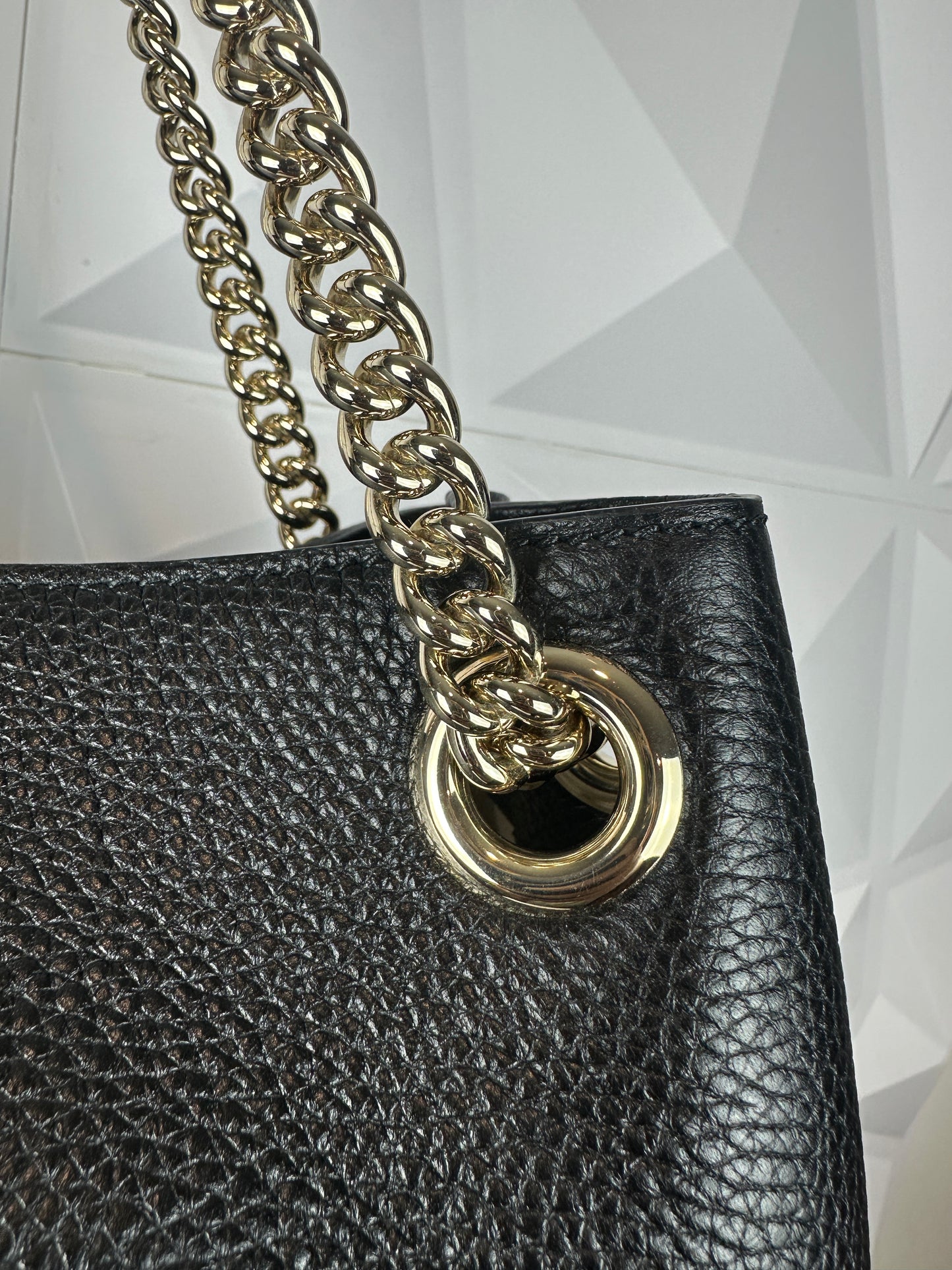 Pre-owned GUCCI Soho tote with chains and dustbag