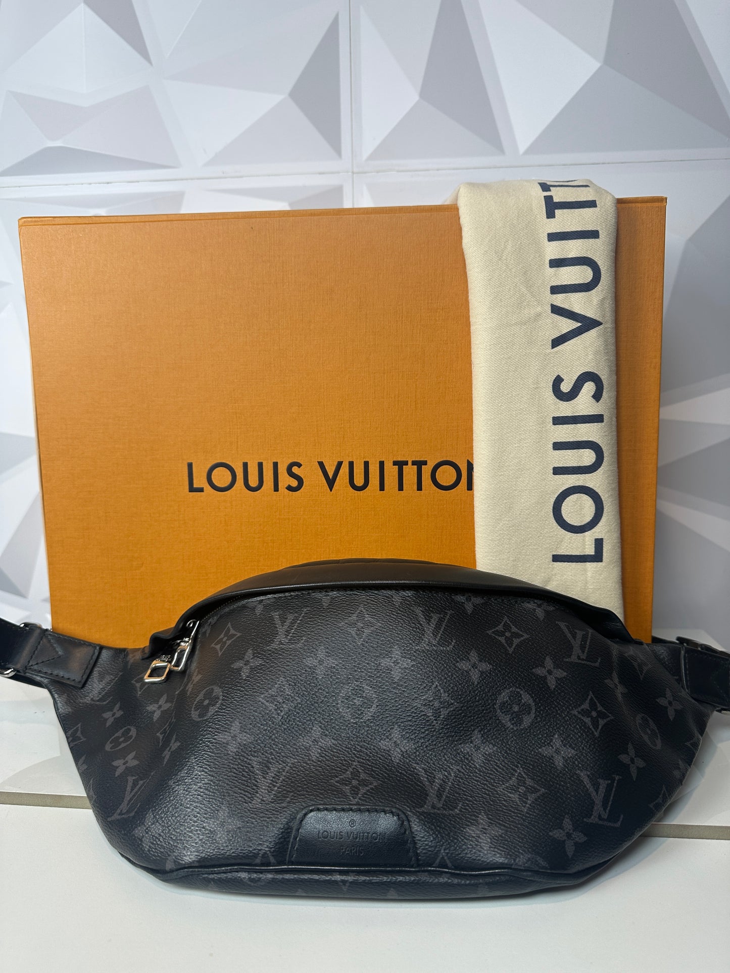 Pre-owned LOUIS VUITTON Discovery bumbag with box