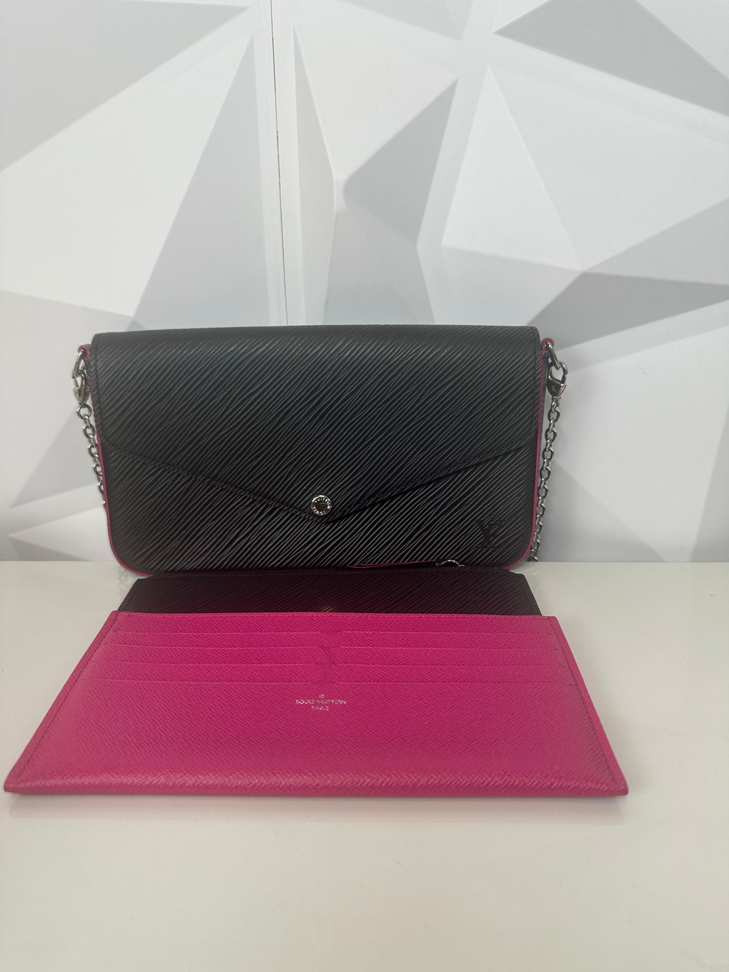 Pre-owned LOUIS VUITTON Felicie Black leather pink interior with box