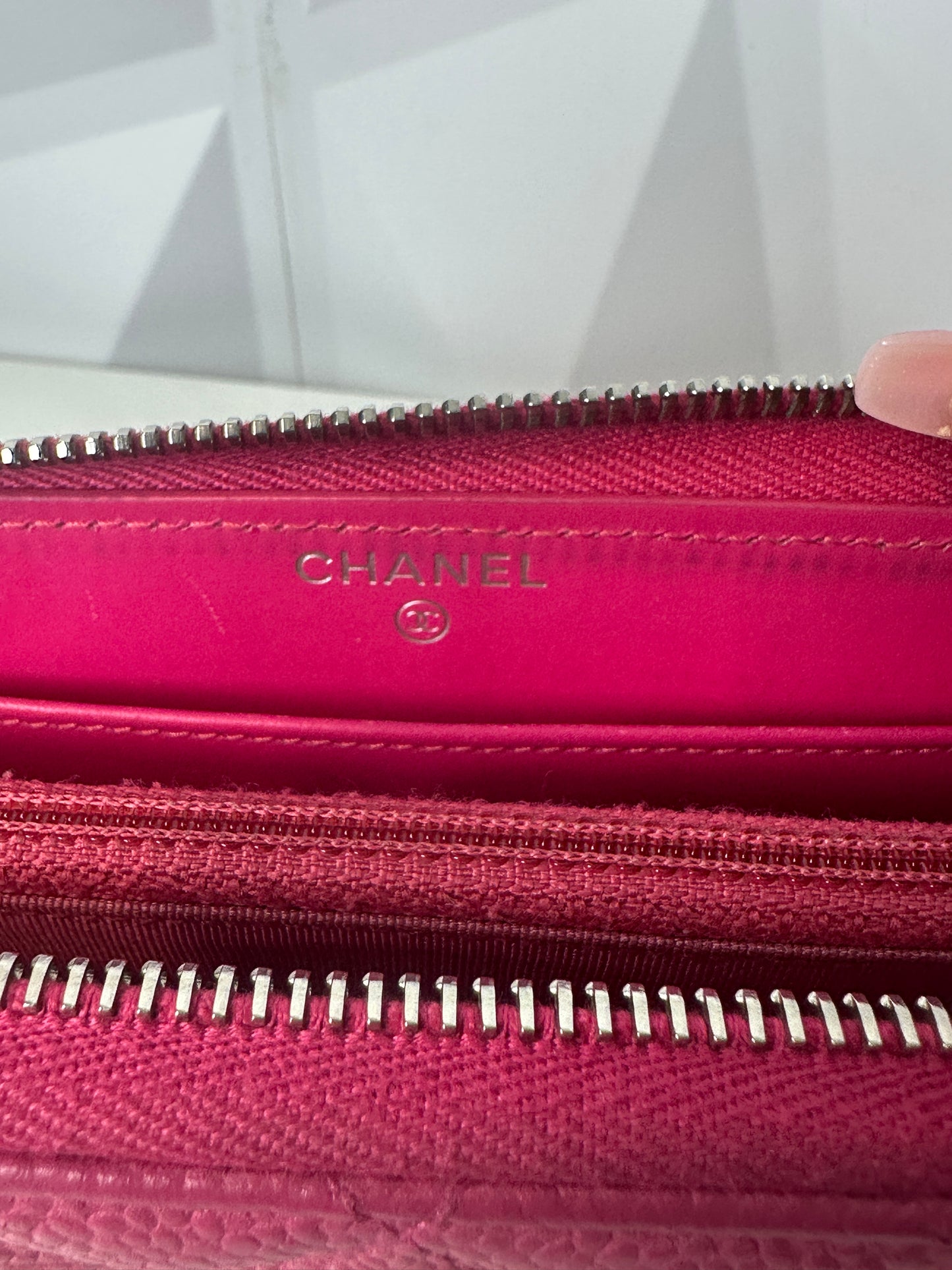 Pre-owned CHANEL Caviar Medium Zip Around Wallet Pink with box