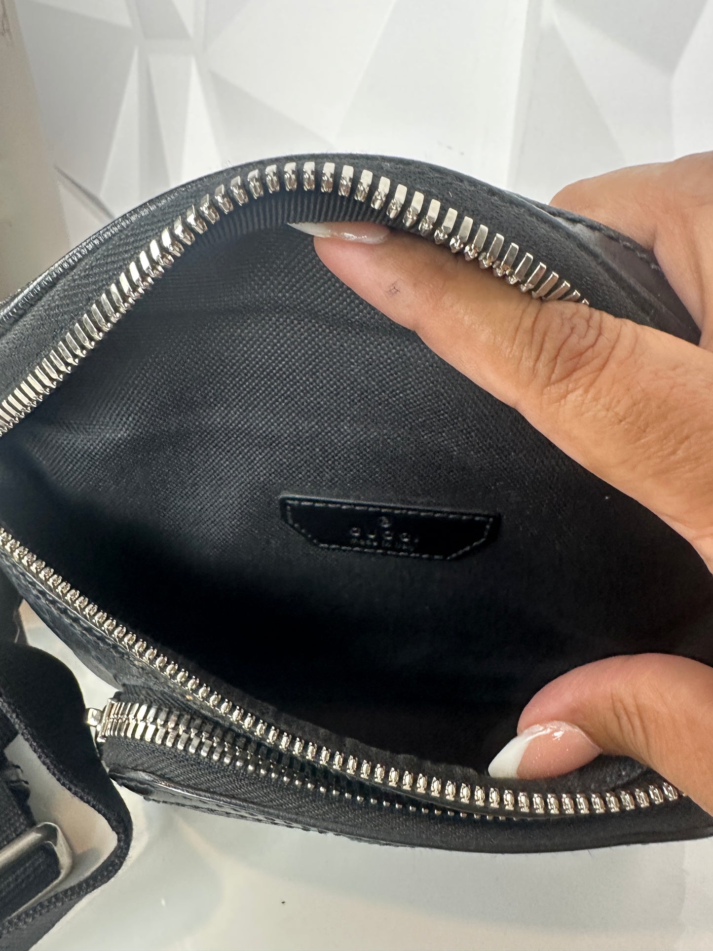 Pre-owned GUCCI Supreme Bumbag Black Canvas
