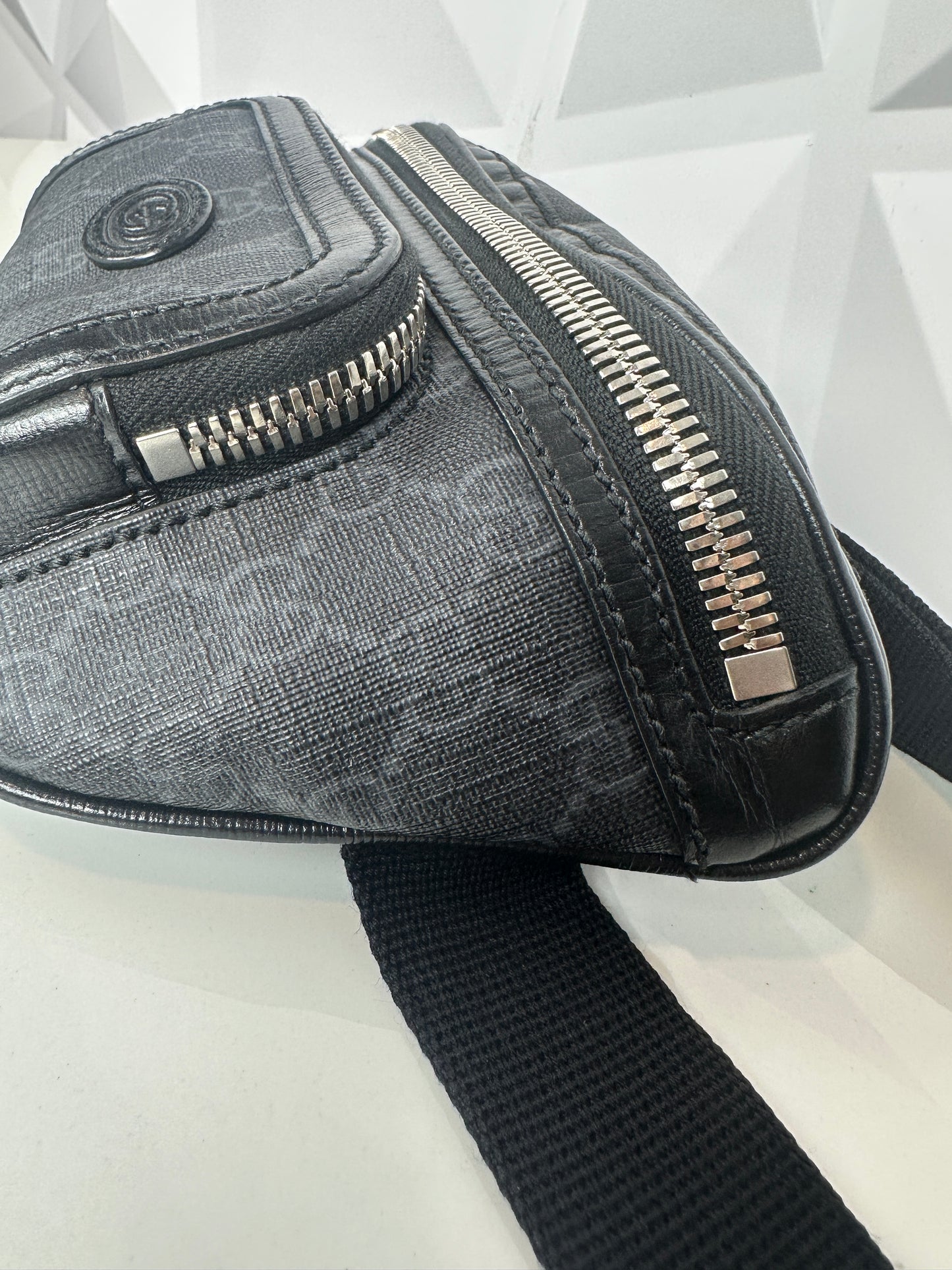 Pre-owned GUCCI Supreme Bumbag Black Canvas
