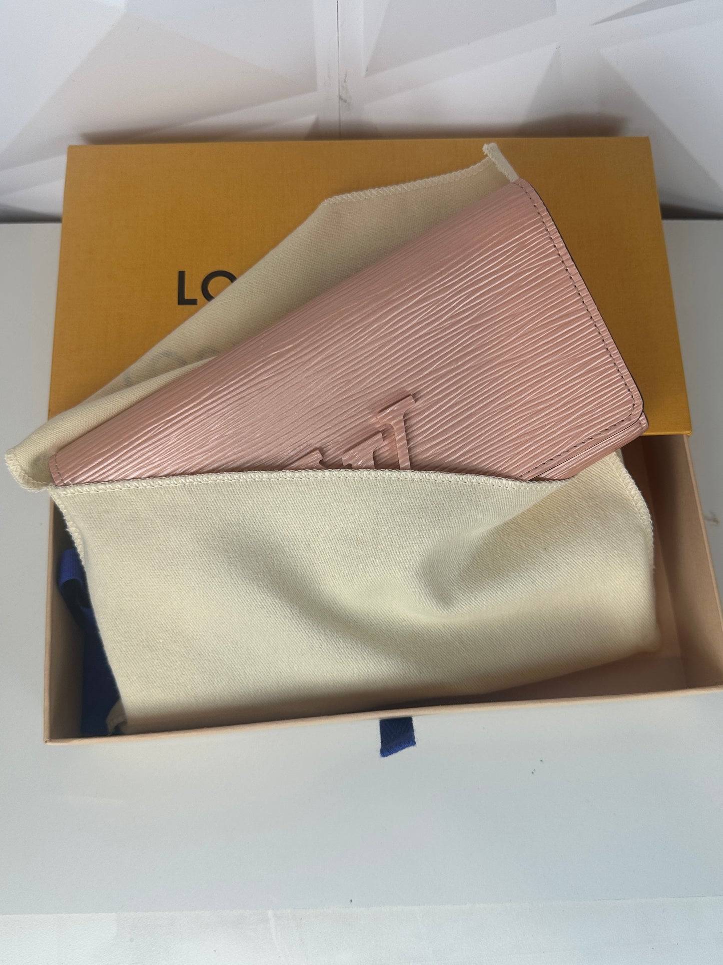 Pre owned LOUIS VUITTON Epi Leather Wallet in Light Pink