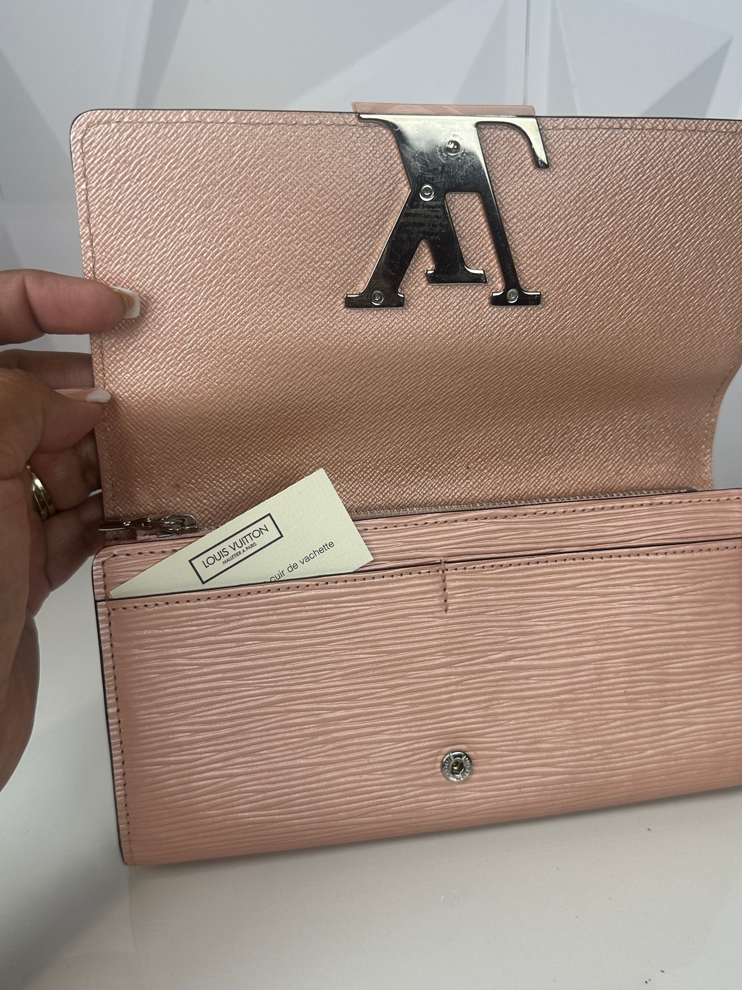 Pre owned LOUIS VUITTON Epi Leather Wallet in Light Pink