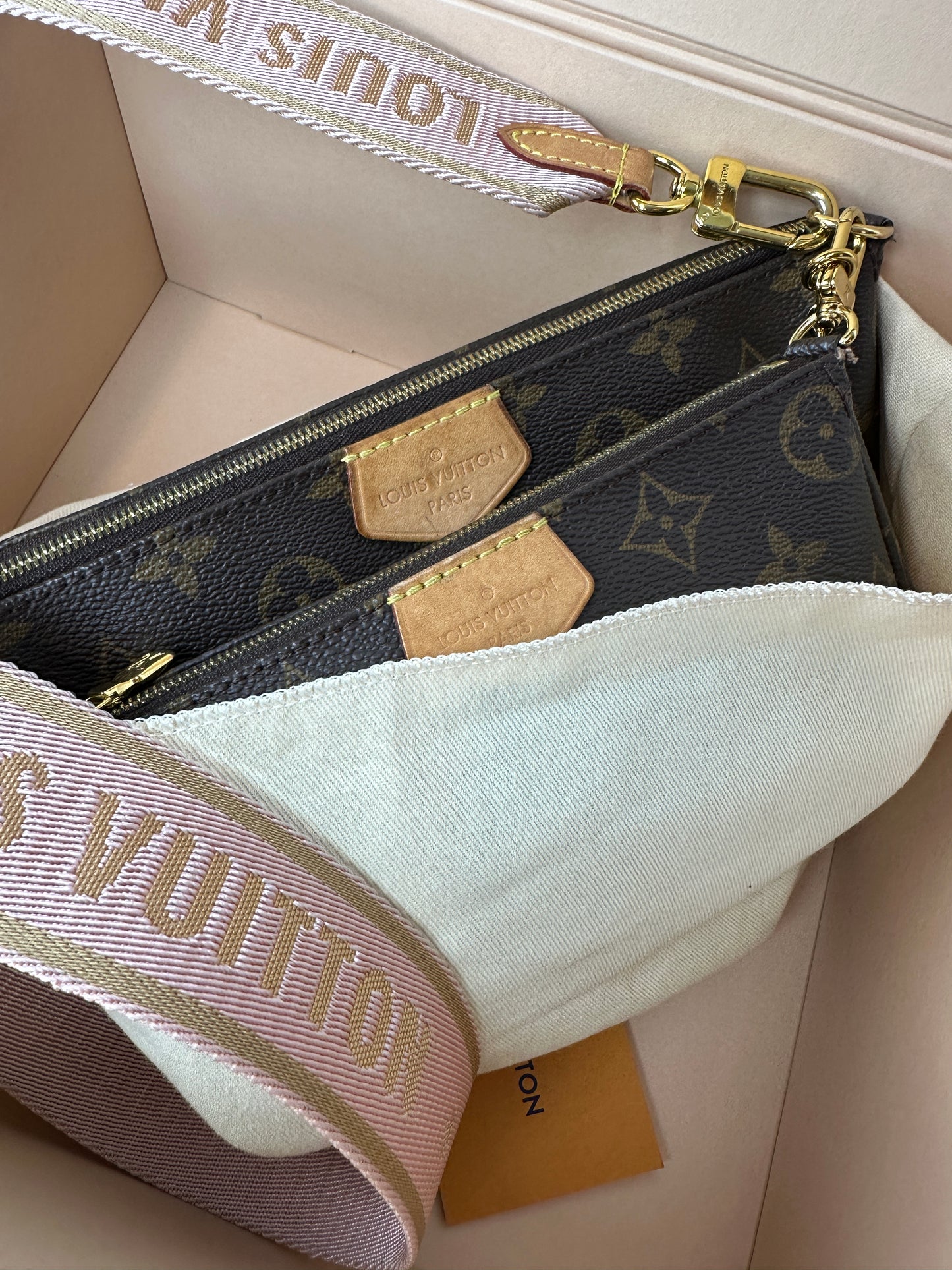 Pre-owned LOUIS VUITTON Monogram Canvas Multi Pochette with pink strap