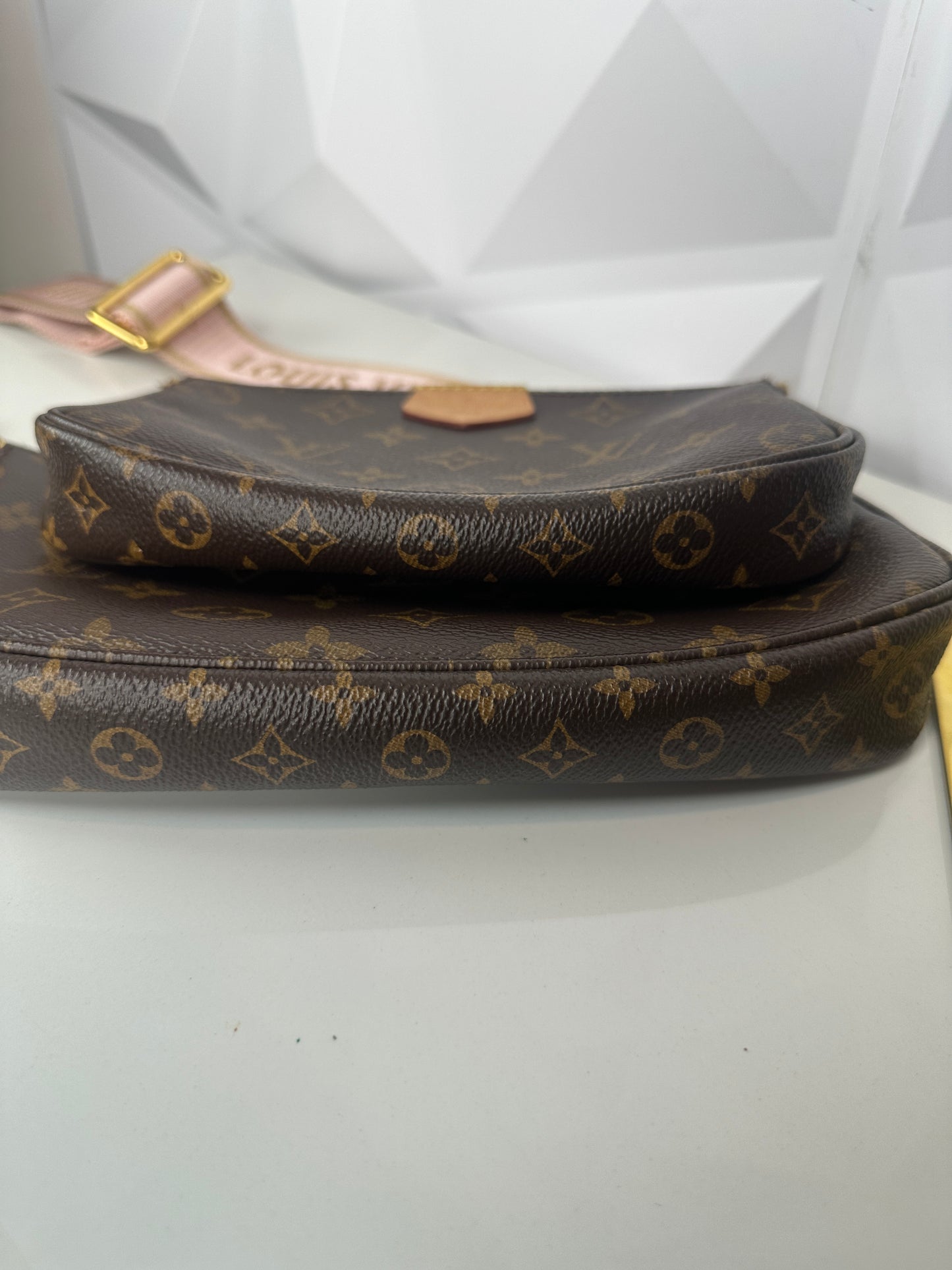 Pre-owned LOUIS VUITTON Monogram Canvas Multi Pochette with pink strap