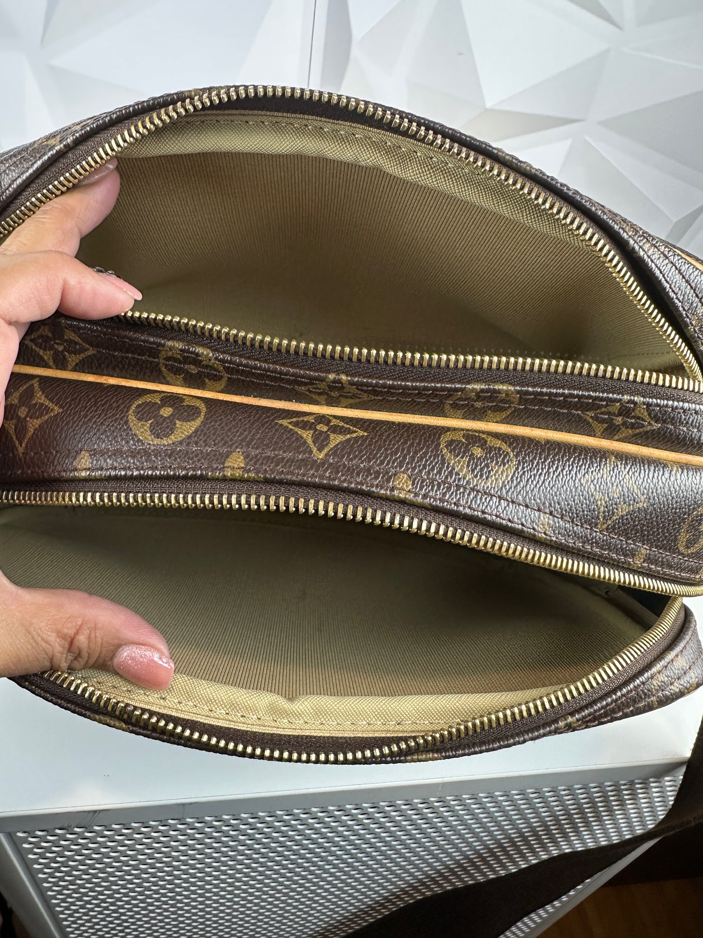 Pre owned LOUIS VUITTON Reporter PM Monogram Shoulder Bag