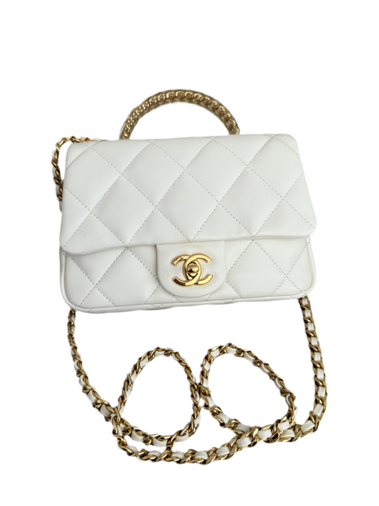 Pre-owned CHANEL white leather gold hardware