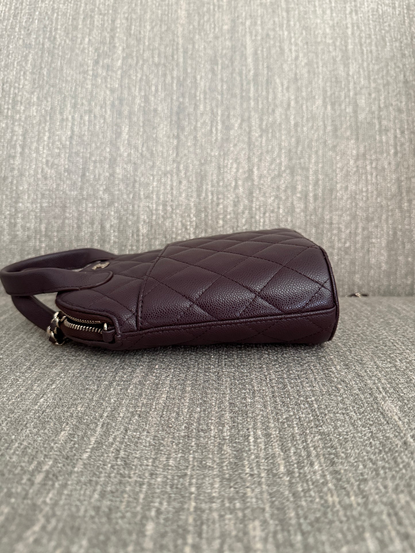 Pre-owned CHANEL Caviar Quilted Top Handle crossbody Clutch With Chain, box and dustbag