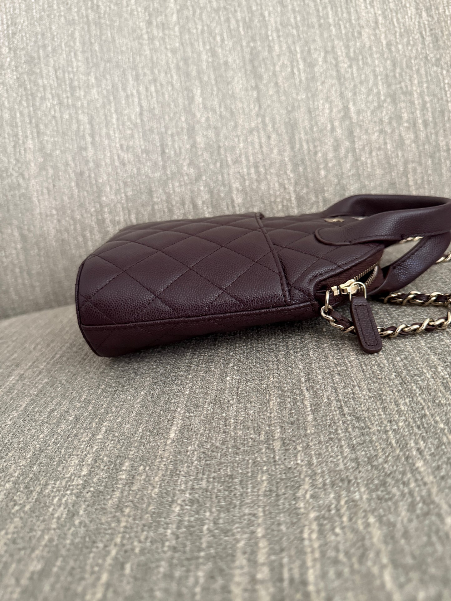 Pre-owned CHANEL Caviar Quilted Top Handle crossbody Clutch With Chain, box and dustbag