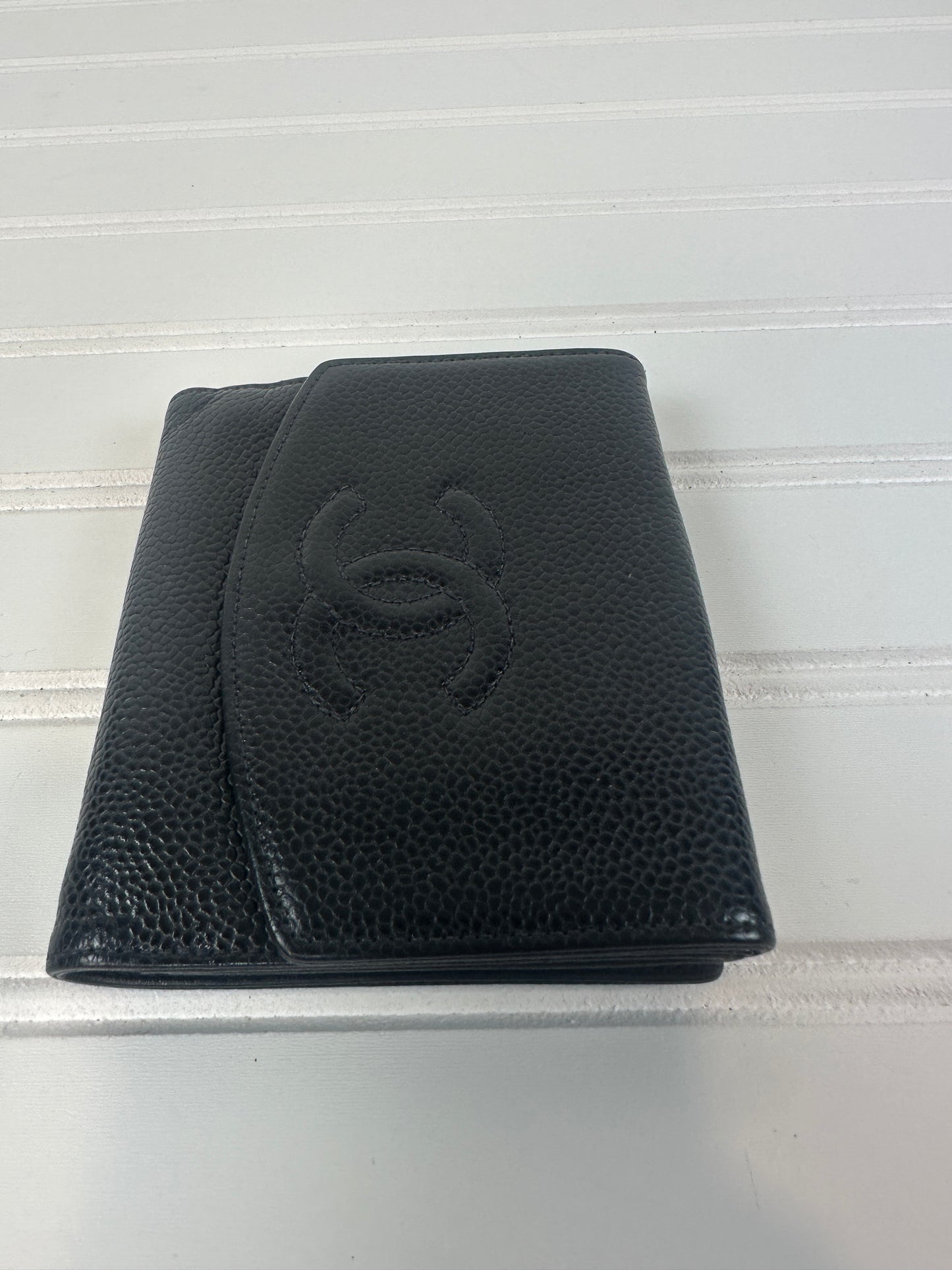 Pre-owned CHANEL Bifold Wallet Black Caviar with Coco Brand _200-4