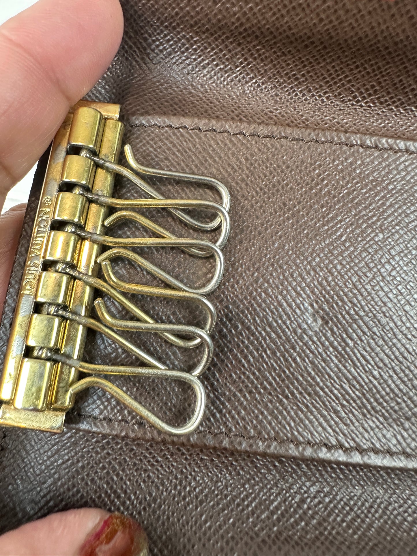 Pre-owned LOUIS VUITTON 6 Key Holder in Damier Ebene Canvas _203-1