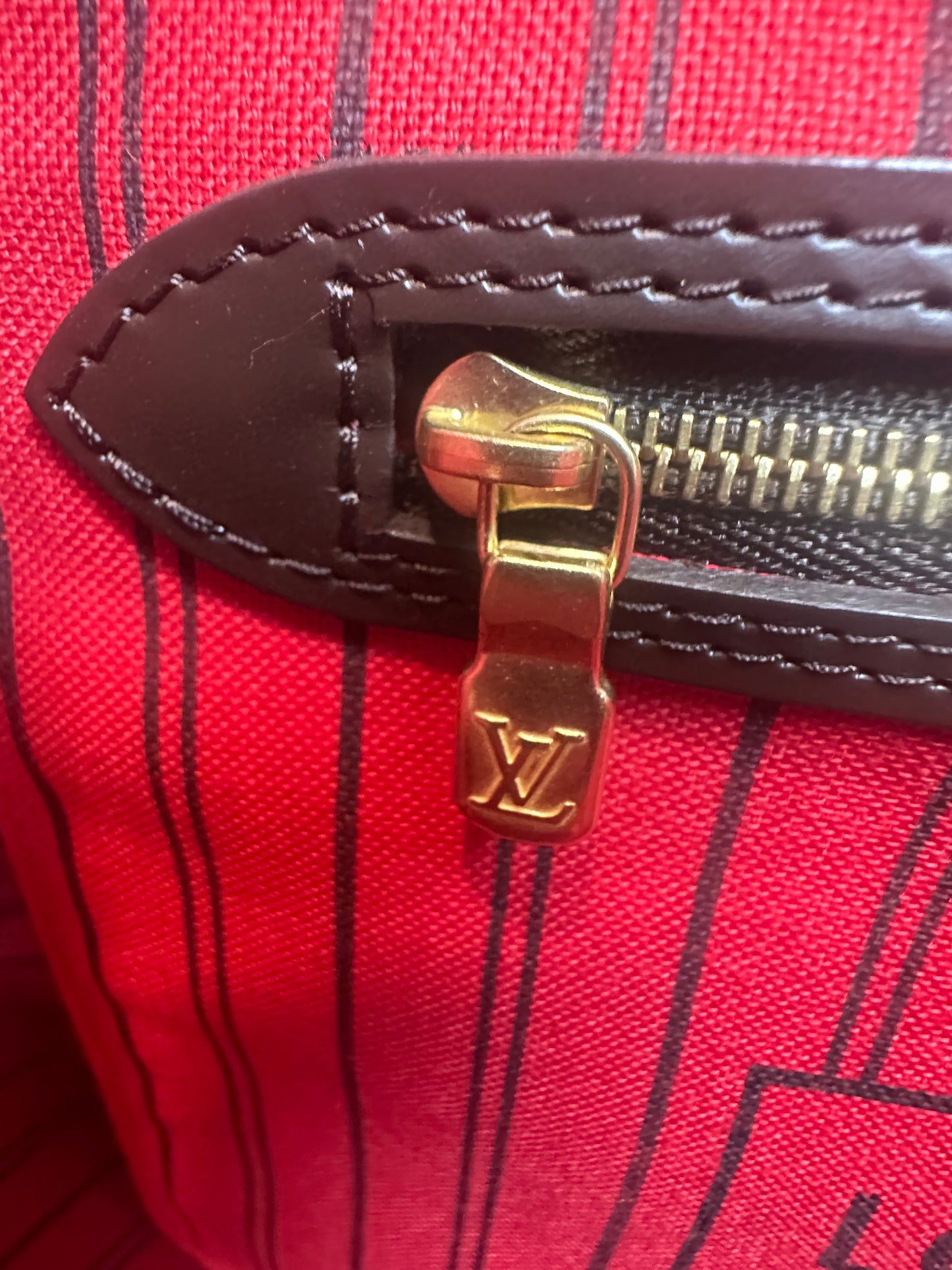 Pre-owned LOUIS VUITTON Neverfull MM in Damier Ebene canvas with red interior_218