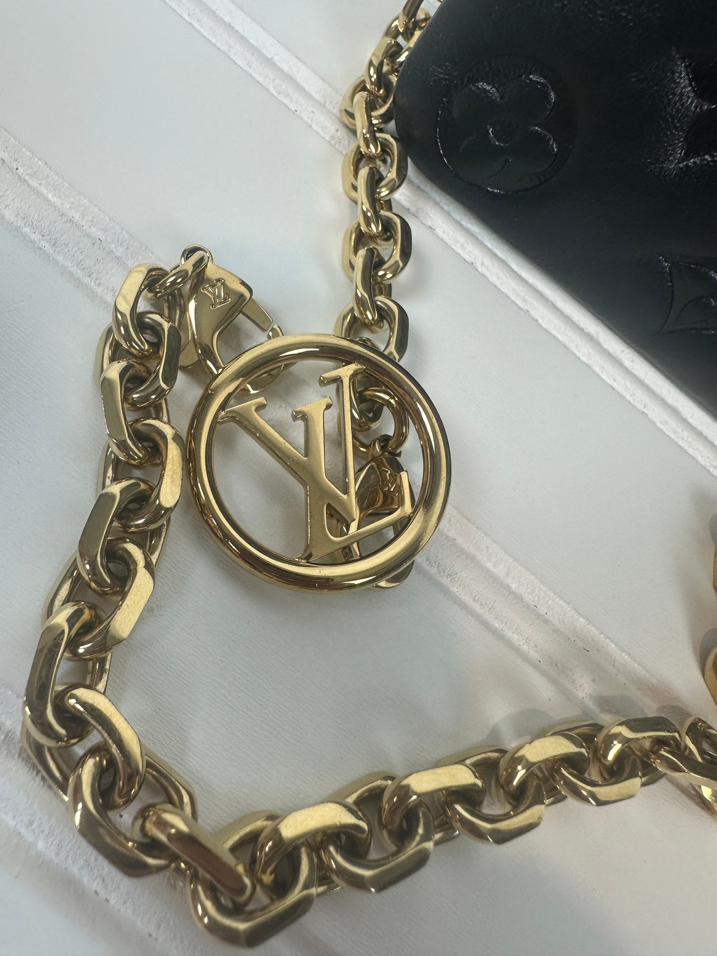 Pre owned LOUIS VUITTON Pochette Coussin Black with Monogram-embossed lambskin _227