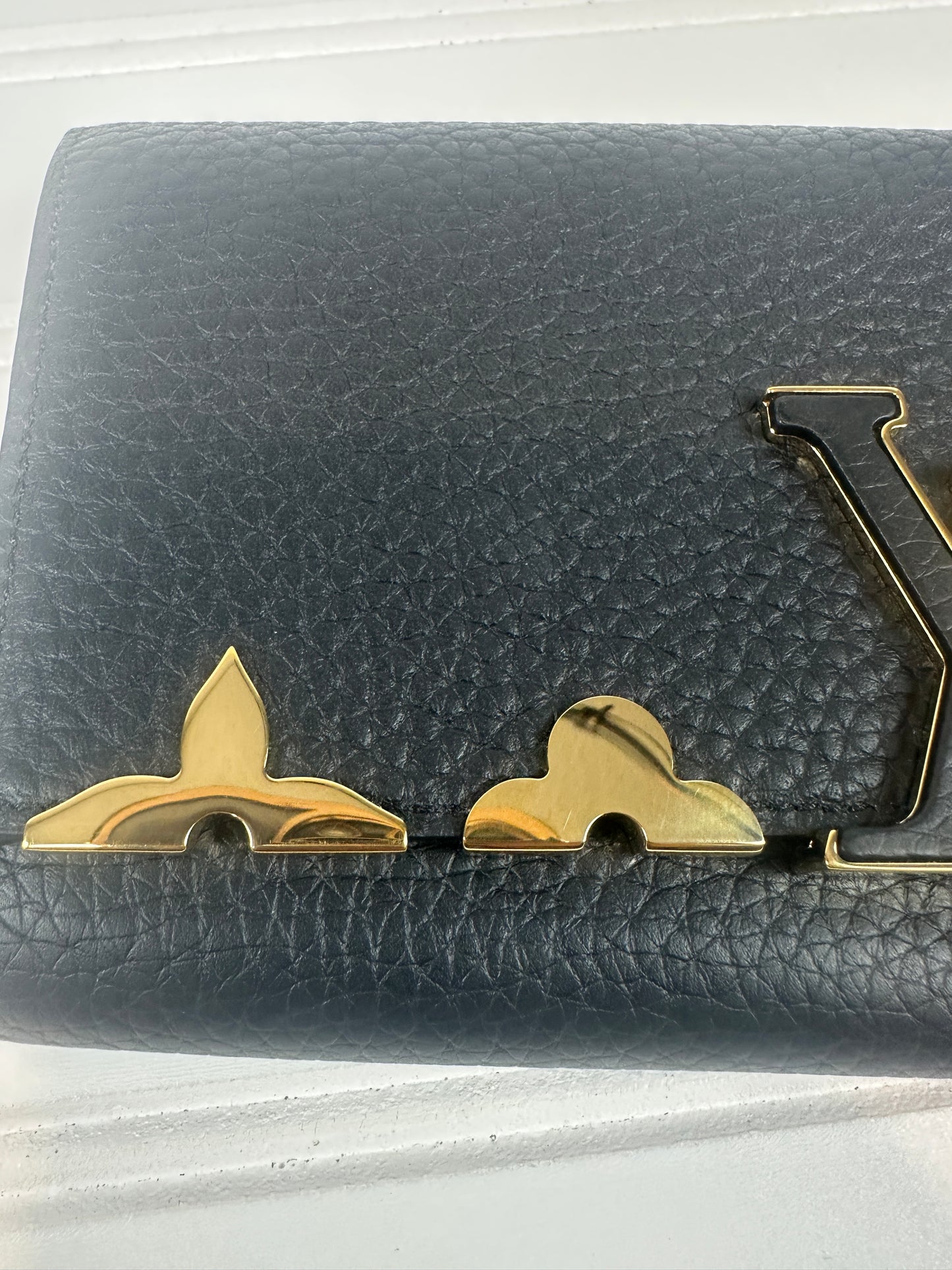 Pre-owned LOUIS VUITTON Capucines Compact Wallet Black _236