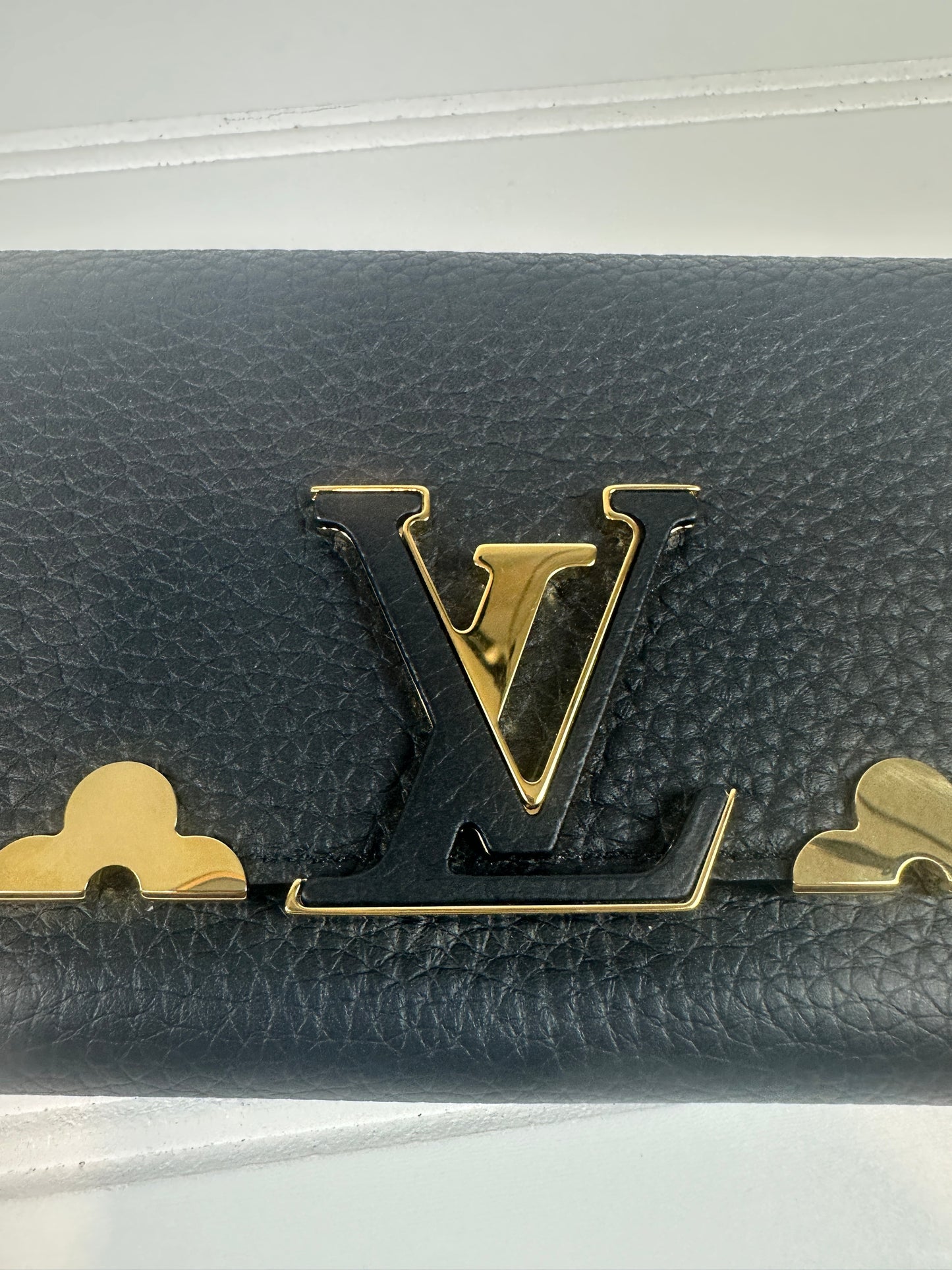 Pre-owned LOUIS VUITTON Capucines Compact Wallet Black _236