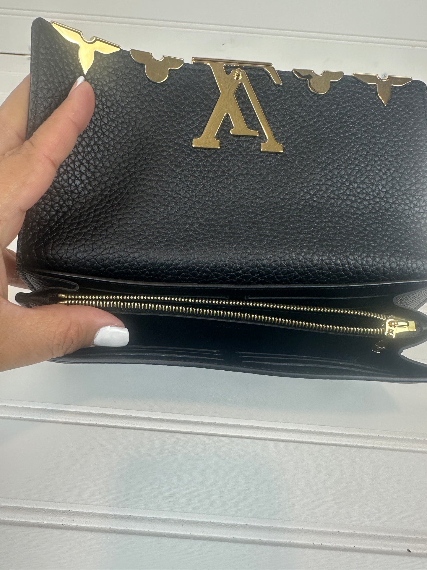 Pre-owned LOUIS VUITTON Capucines Compact Wallet Black _236