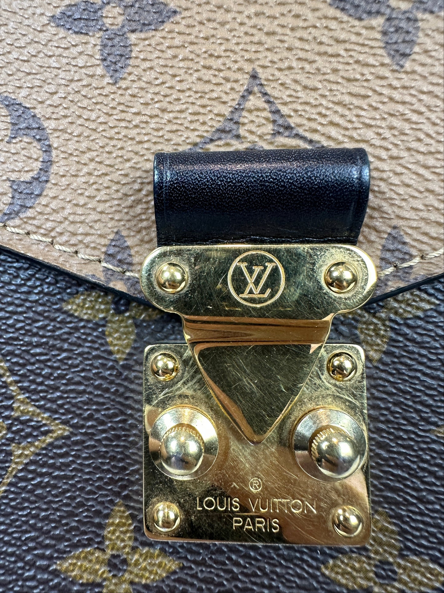 Pre-owned LOUIS VUITTON Pochette Metis Monogram Reverse canvas _ 242