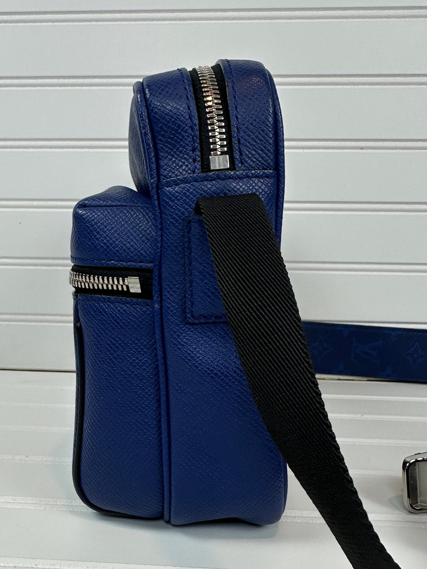 Pre-owned LOUIS VUITTON Outdoor Blue Messenger PM Monogram Canvas _ 247