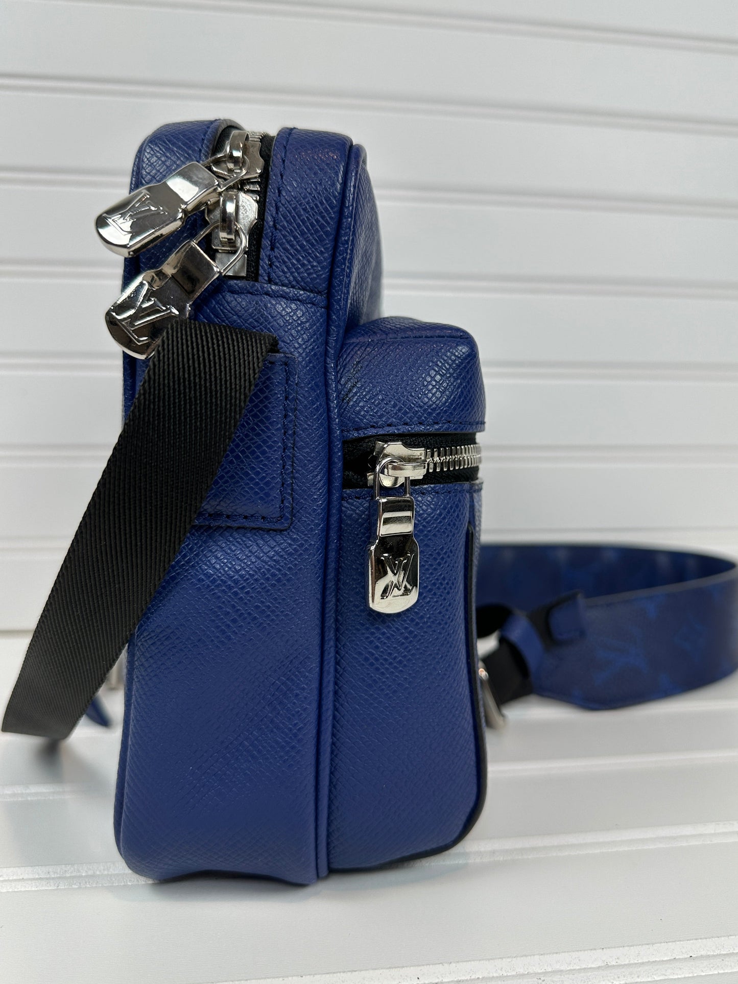 Pre-owned LOUIS VUITTON Outdoor Blue Messenger PM Monogram Canvas _ 247