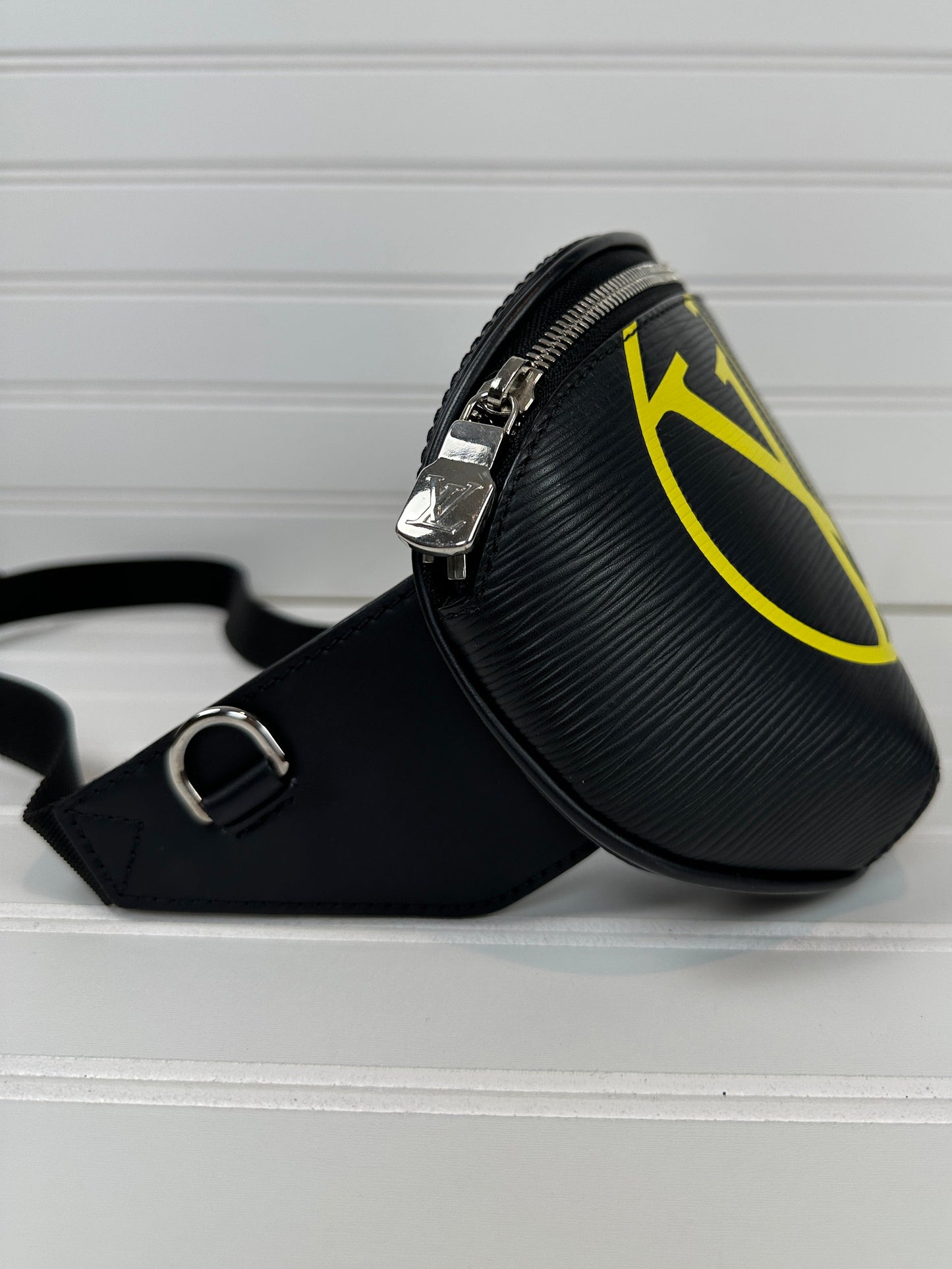 Pre-owned LOUIS VUITTON LV Circle Black and Yellow BumBag Epi Leather_ 248