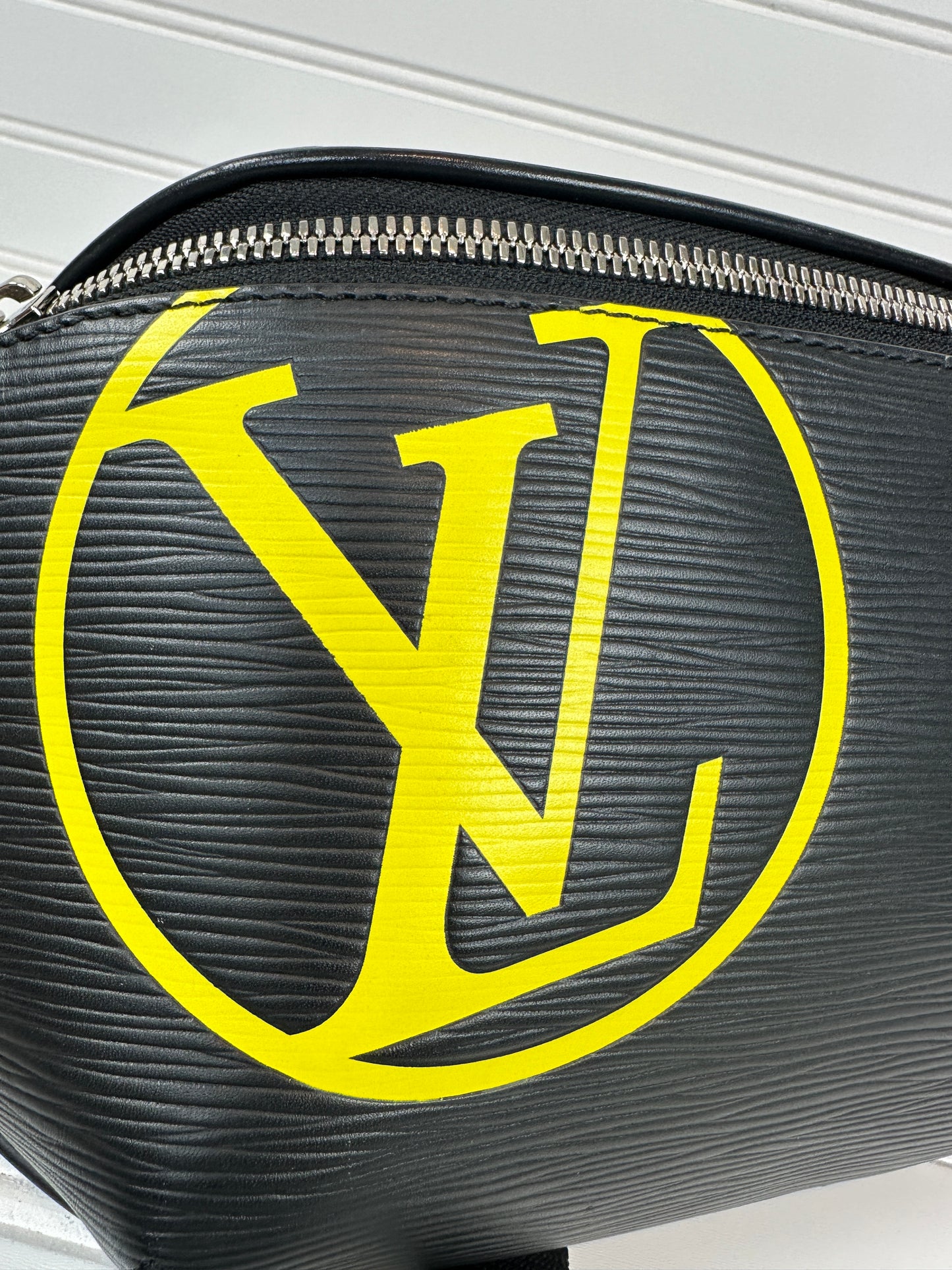 Pre-owned LOUIS VUITTON LV Circle Black and Yellow BumBag Epi Leather_ 248