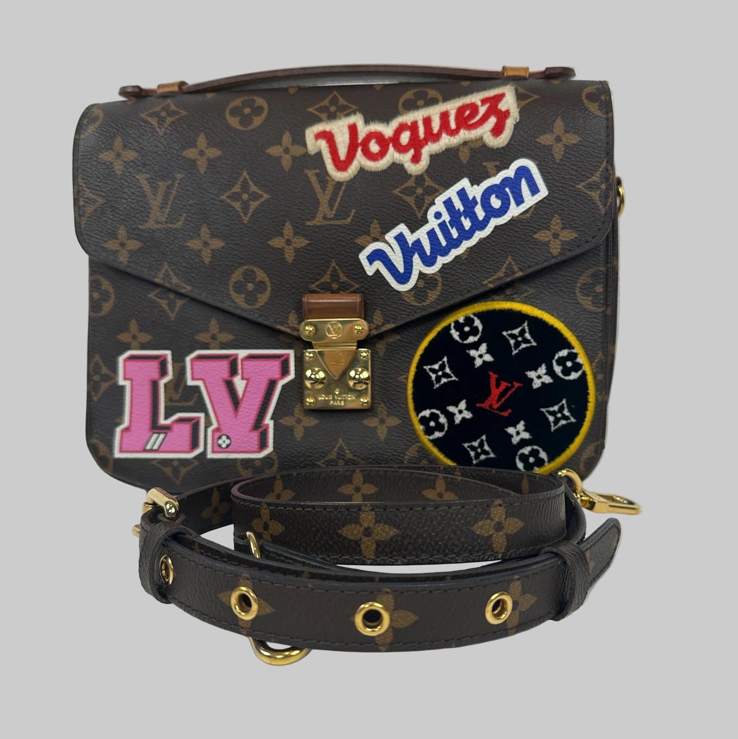 PRE-OWNED LOUIS VUITTON Patches Pochette Metis Monogram Canvas Limited Edition _ 244
