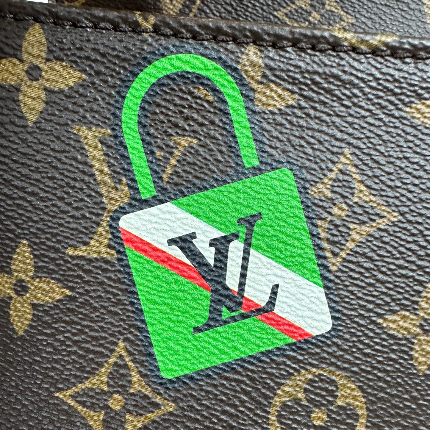 PRE-OWNED LOUIS VUITTON Patches Pochette Metis Monogram Canvas Limited Edition _ 244