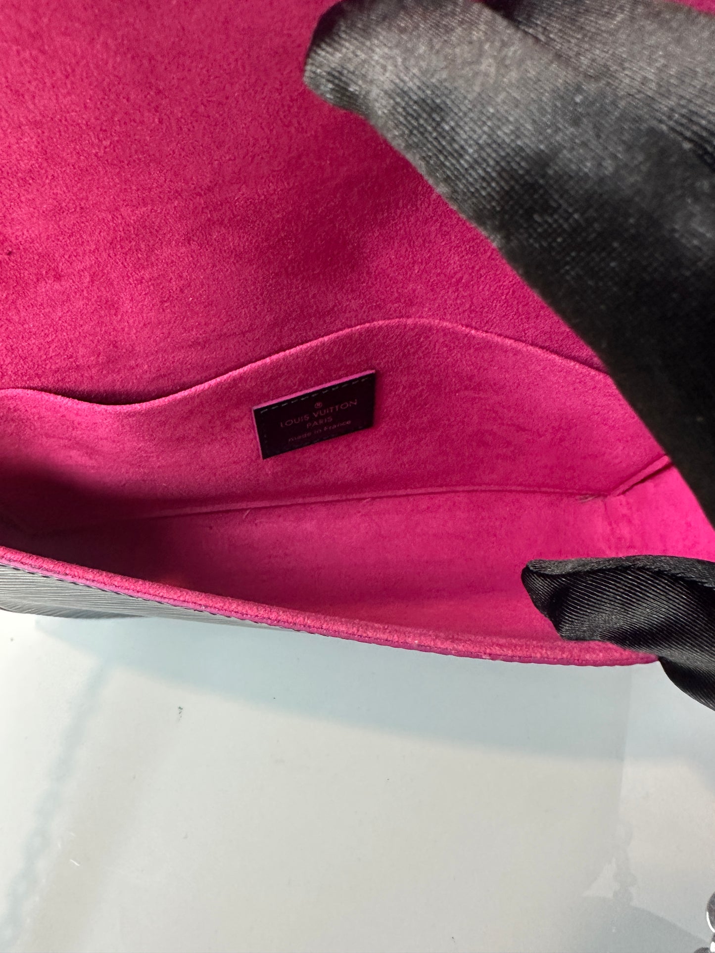 Pre-owned LOUIS VUITTON Felicie Black leather pink interior with box