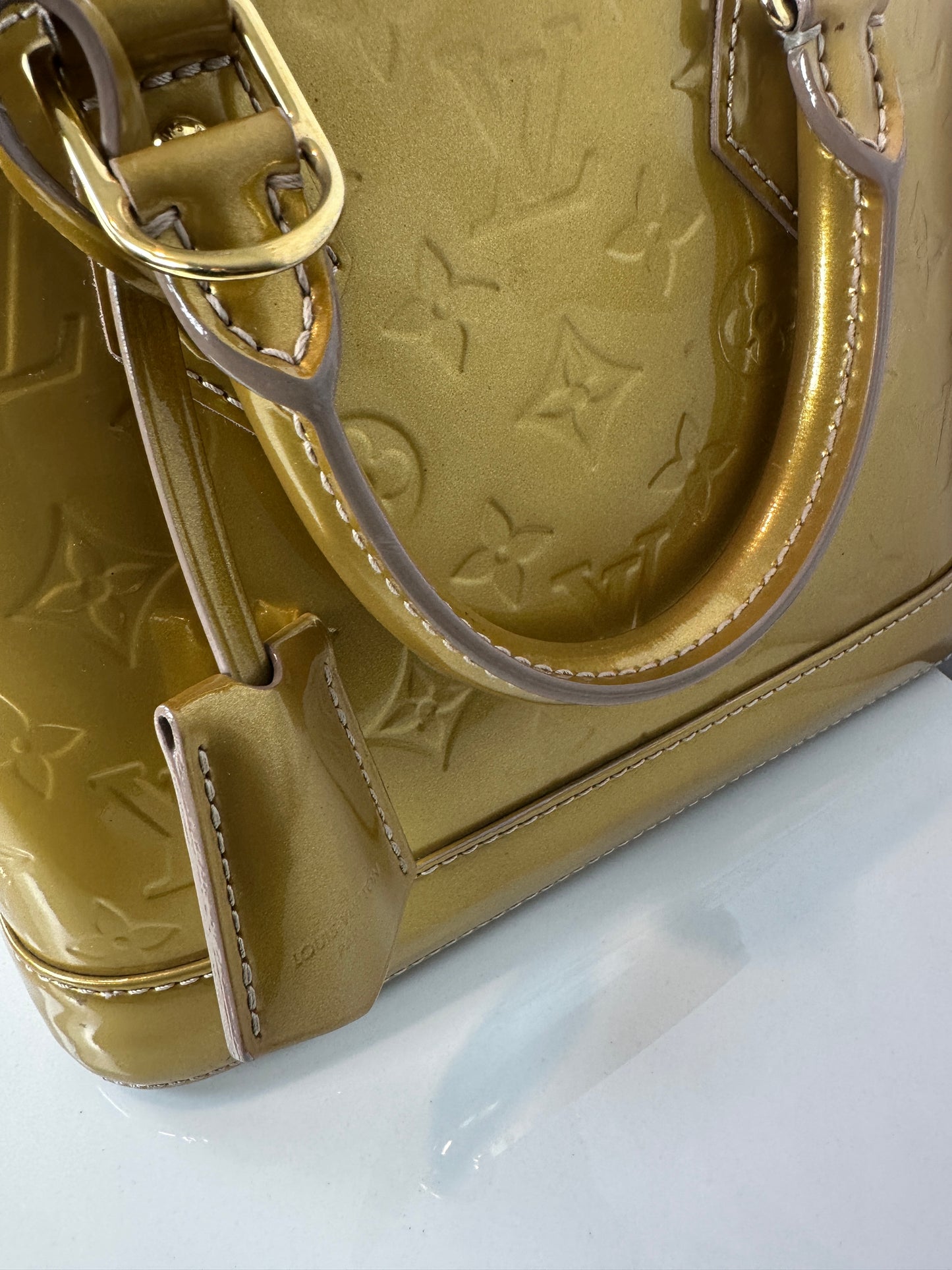 Pre-owned LOUIS VUITTON Alma BB beige/gold vernis