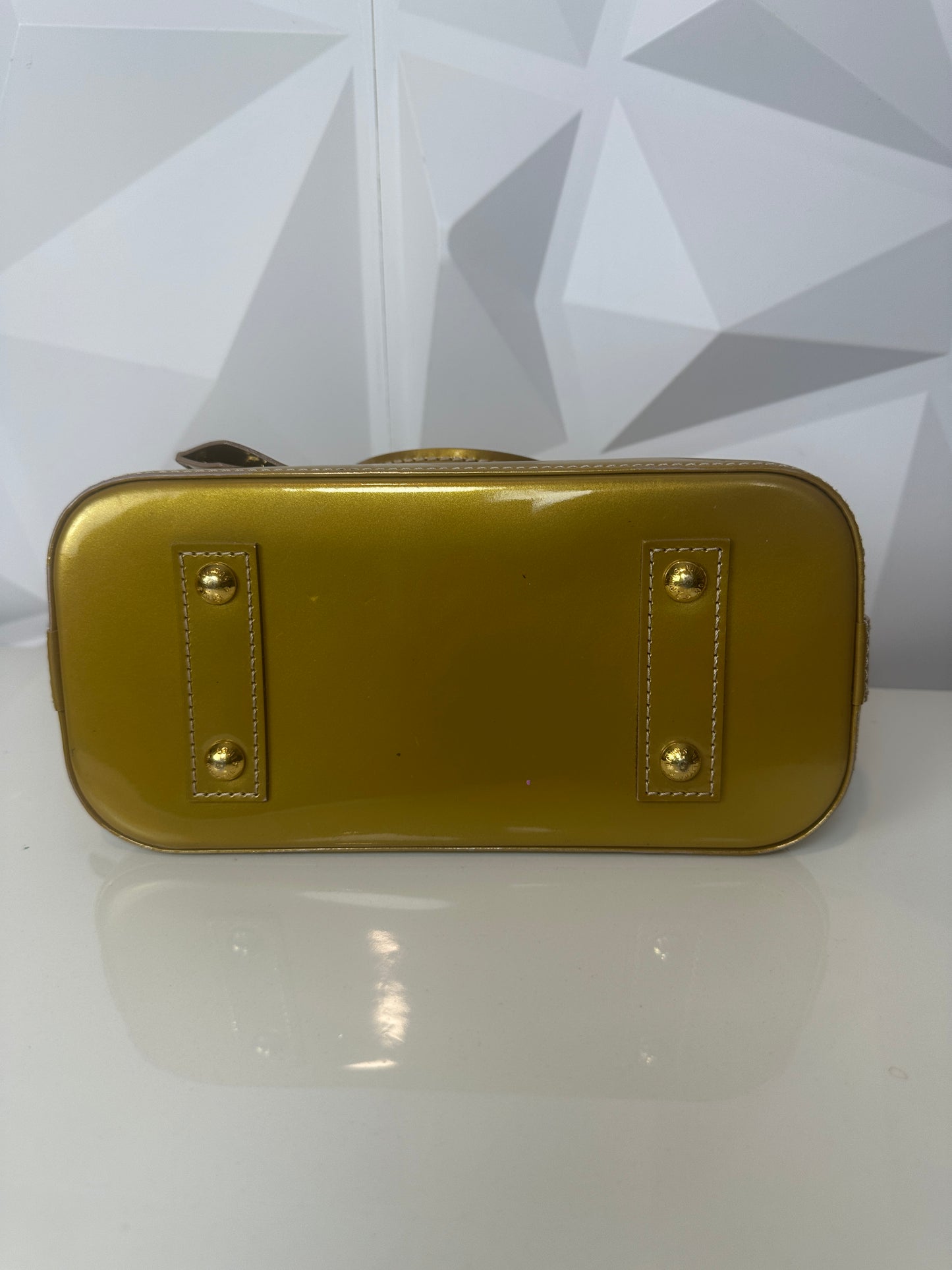 Pre-owned LOUIS VUITTON Alma BB beige/gold vernis