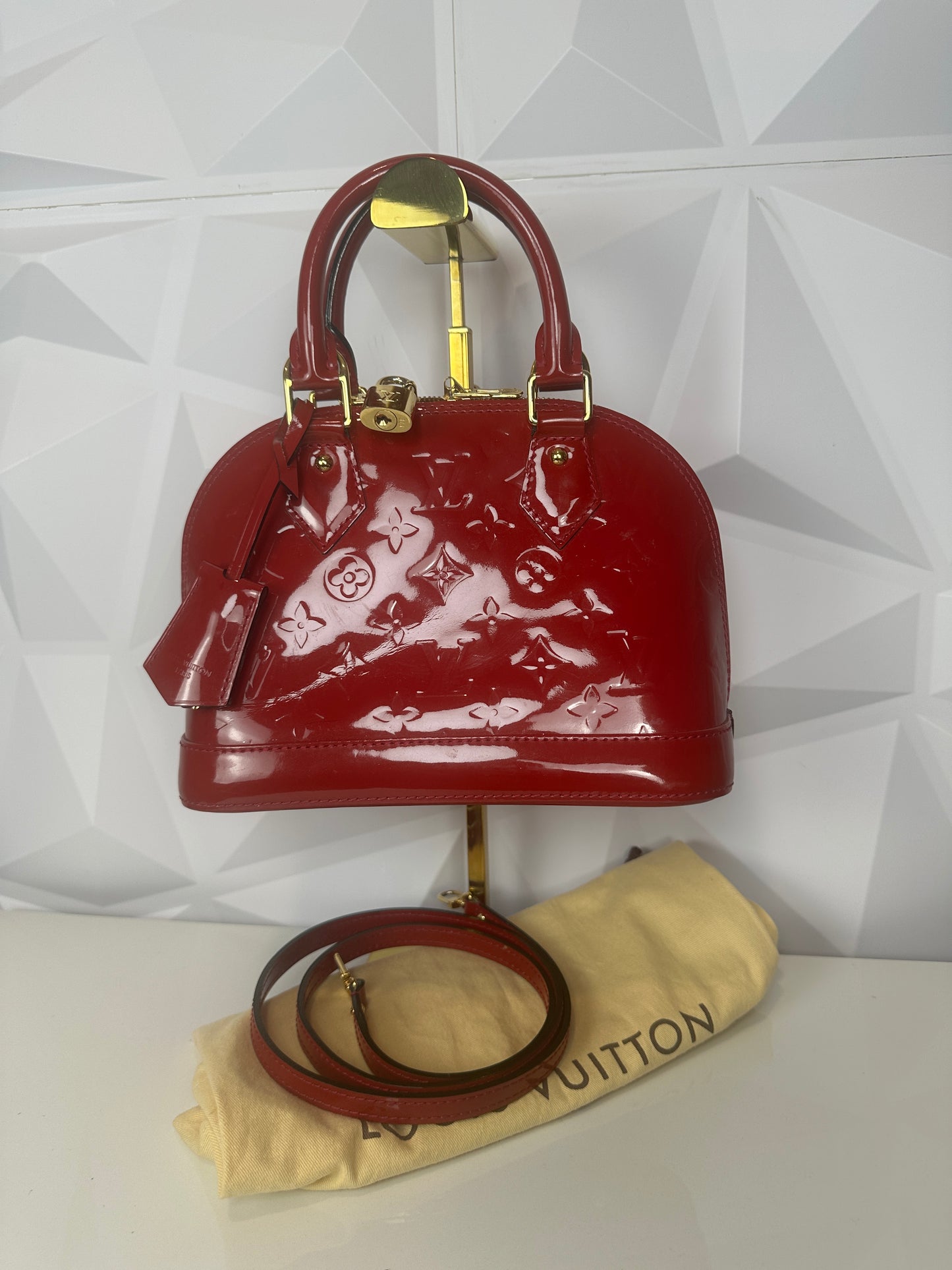 Pre-owned LOUIS VUITTON Alma BB red vernis