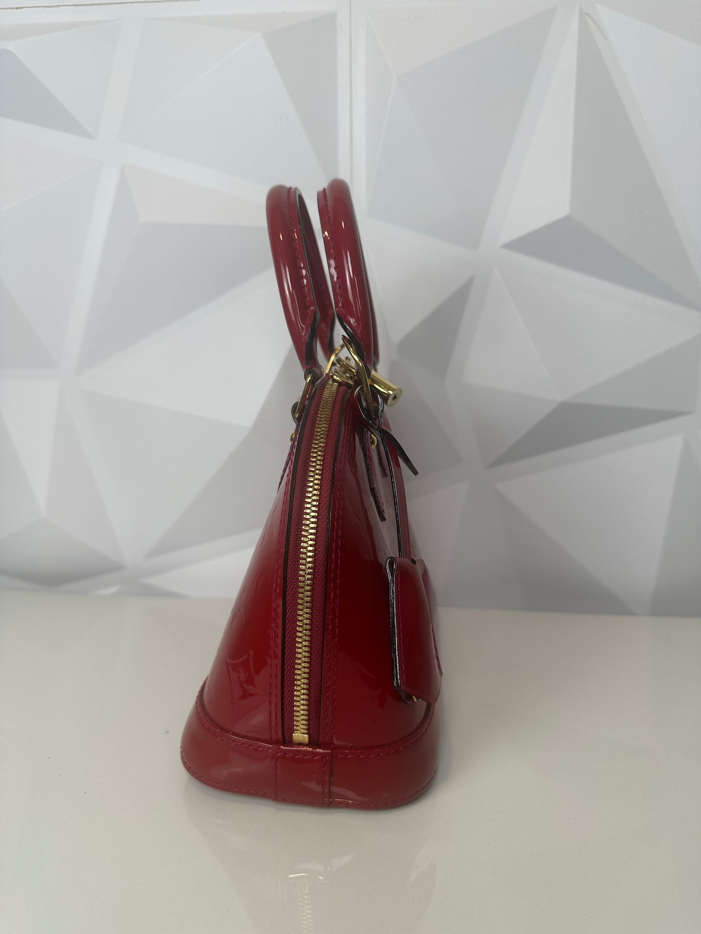 Pre-owned LOUIS VUITTON Alma BB red vernis