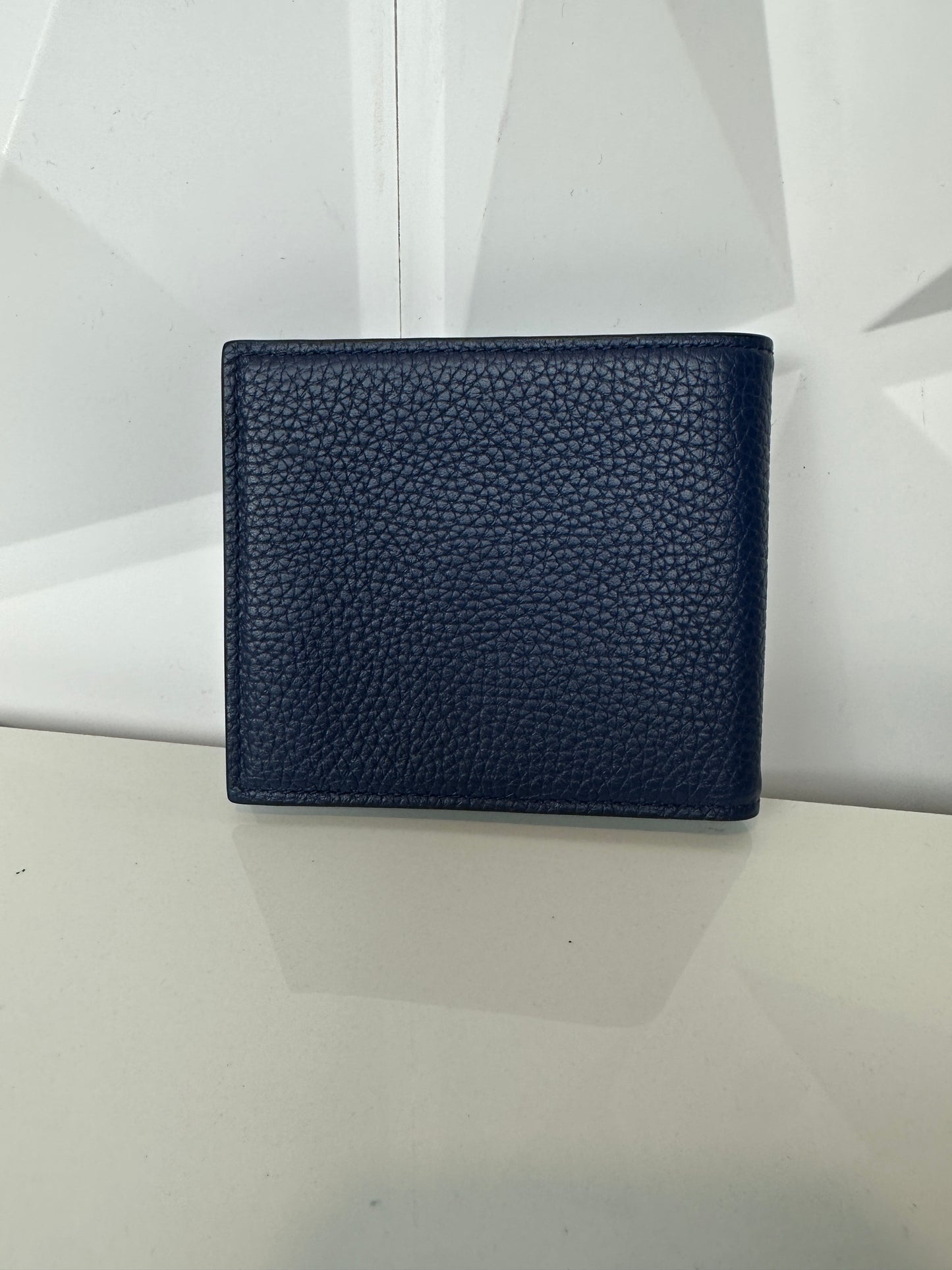 Pre-owned GUCCI blue wallet with box