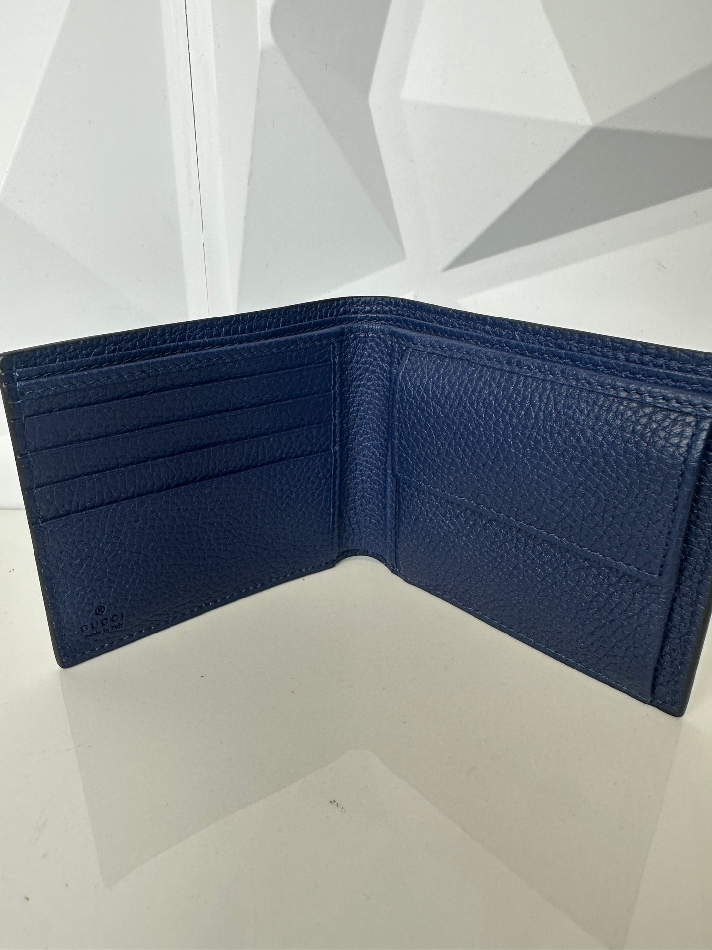 Pre-owned GUCCI blue wallet with box