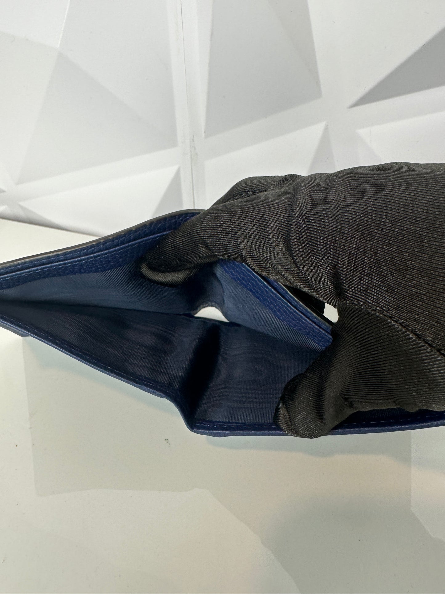 Pre-owned GUCCI blue wallet with box