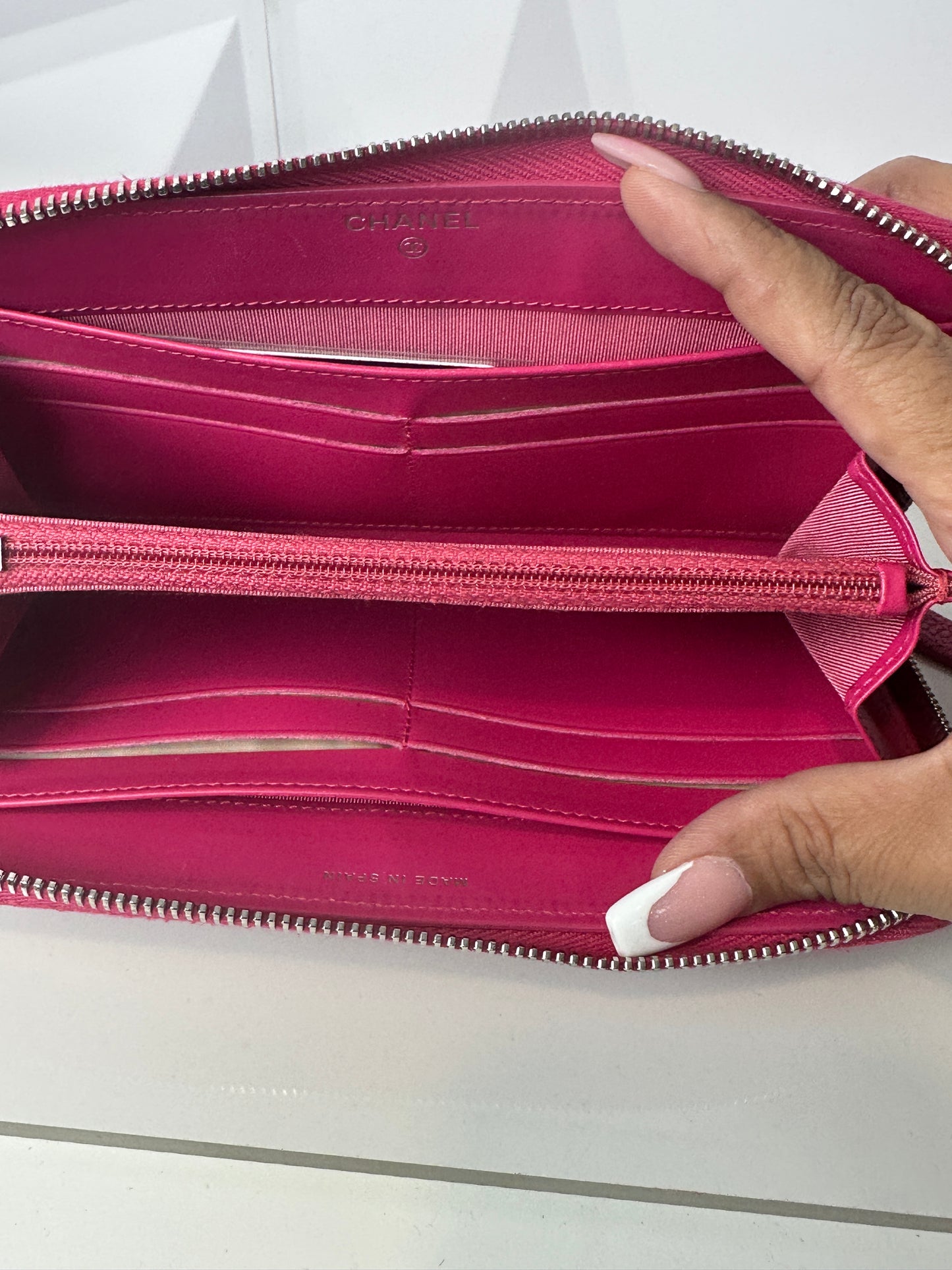 Pre-owned CHANEL Caviar Medium Zip Around Wallet Pink with box