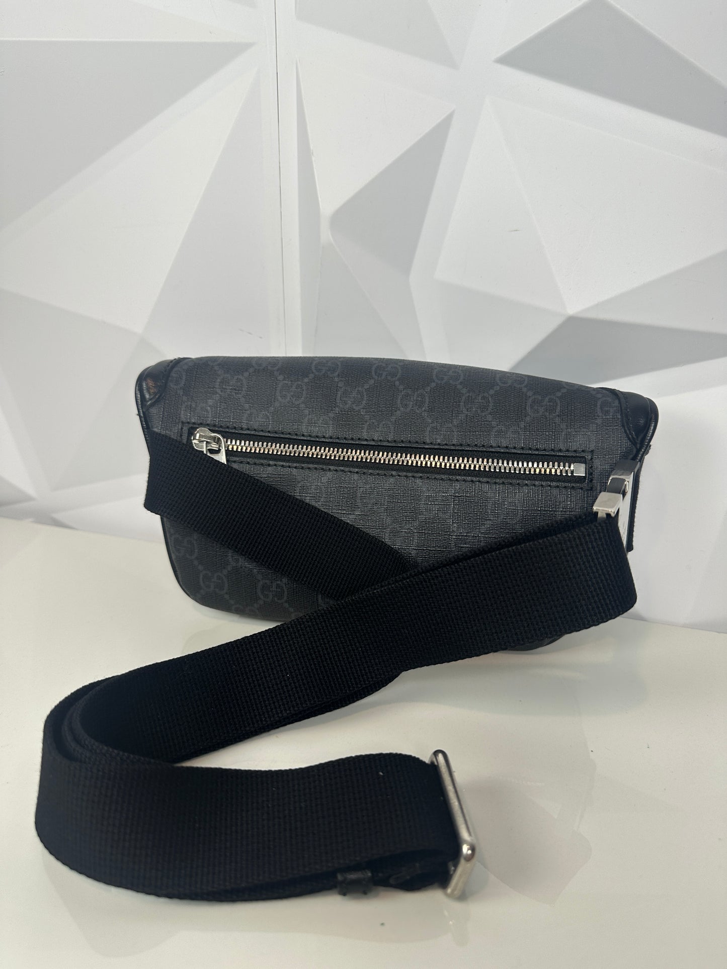 Pre-owned GUCCI Supreme Bumbag Black Canvas