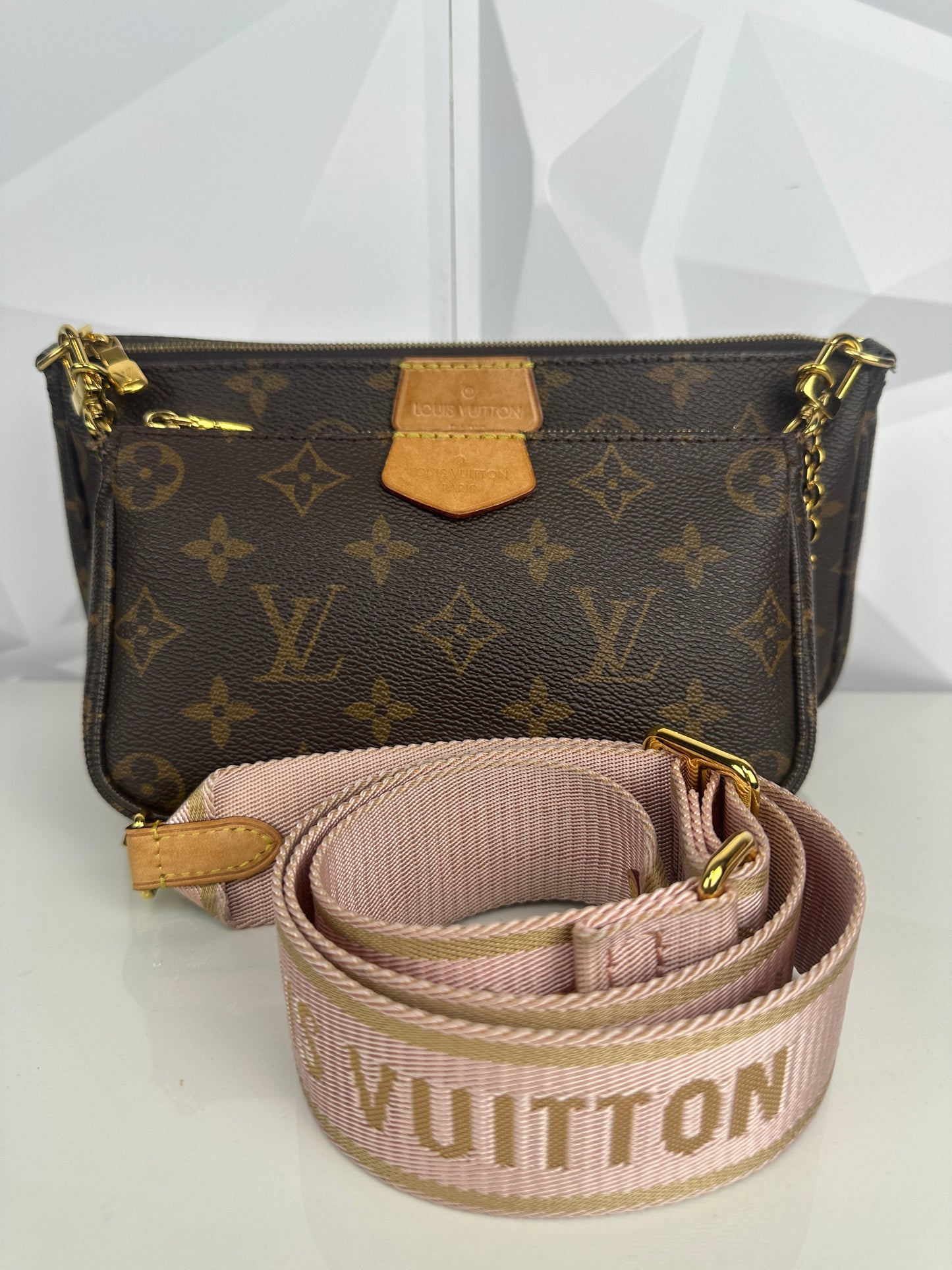 Pre-owned LOUIS VUITTON Monogram Canvas Multi Pochette with pink strap